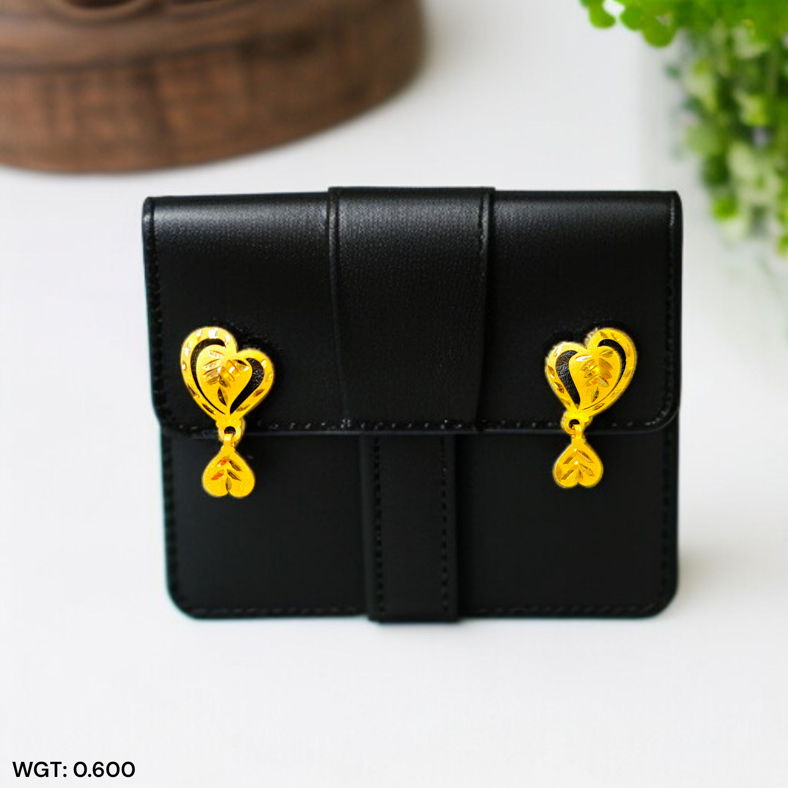 (GSE22) BIS CERTIFIED WGT: 0.600 GM APPROX HUID HALLMARK 916 22KT GOLD TOPS 1 PAIR FOR WOMEN.