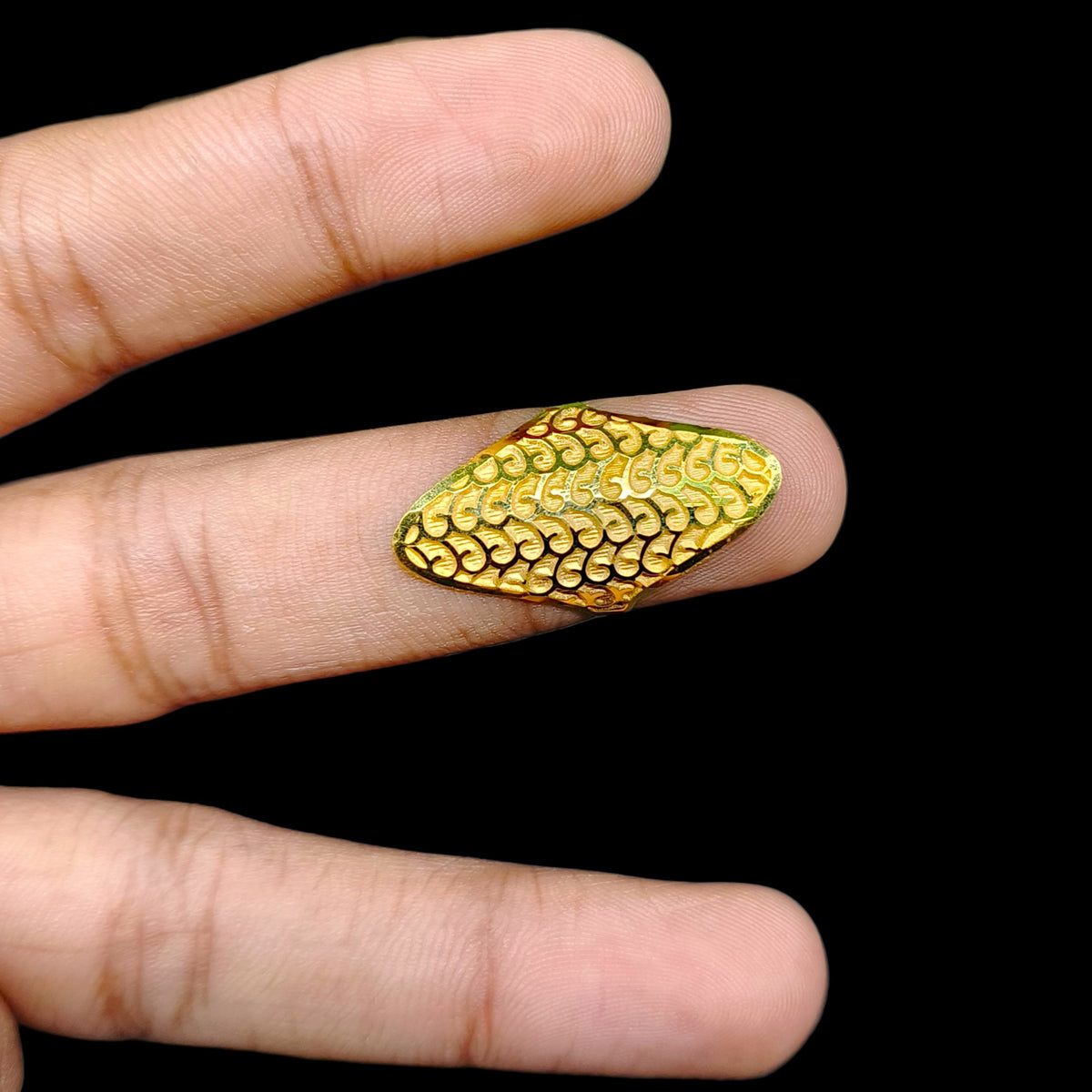 LADIES RING (Z249H2)-(SIZE: 12) WGT: 0.860 GM APPROX BIS CERTIFIED HUID HALLMARK 375 9KT GOLD RING FOR WOMEN 1 PIECE.