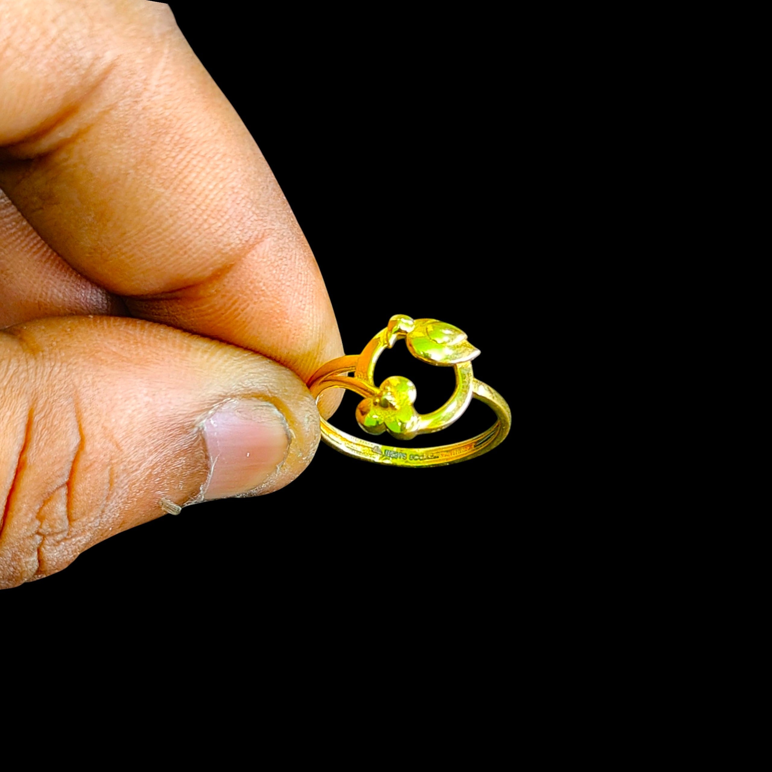 LADIES RING- (SIZE: 10) WGT: 1.170 GM APPROX BIS CERTIFIED HUID HALLMARK 9KT GOLD FINGER RING FOR WOMEN 1 PIECE FOR REGULAR USE.