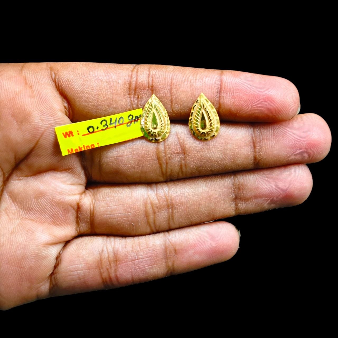 GOLD TOPS- BIS CERTIFIED (WGT: 0.340 GM APPROX) HUID HALLMARK 375 9KT GOLD TOPS 1 PAIR BEST FOR MARRIAGE GIFT.