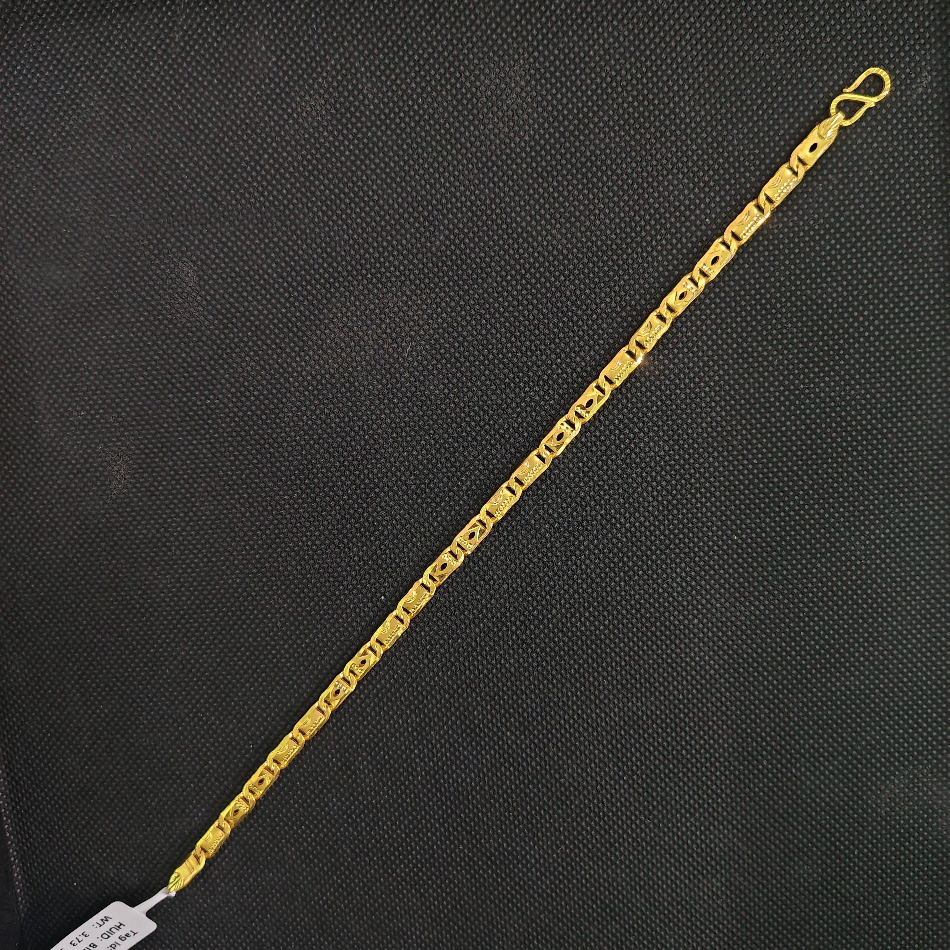 GOLD WRISTLET- 8.5" INCH WGT: 3.730 GM APPROX HUID HALLMARK 22KT GOLD WRISTLET 1 PIECE FOR MEN.