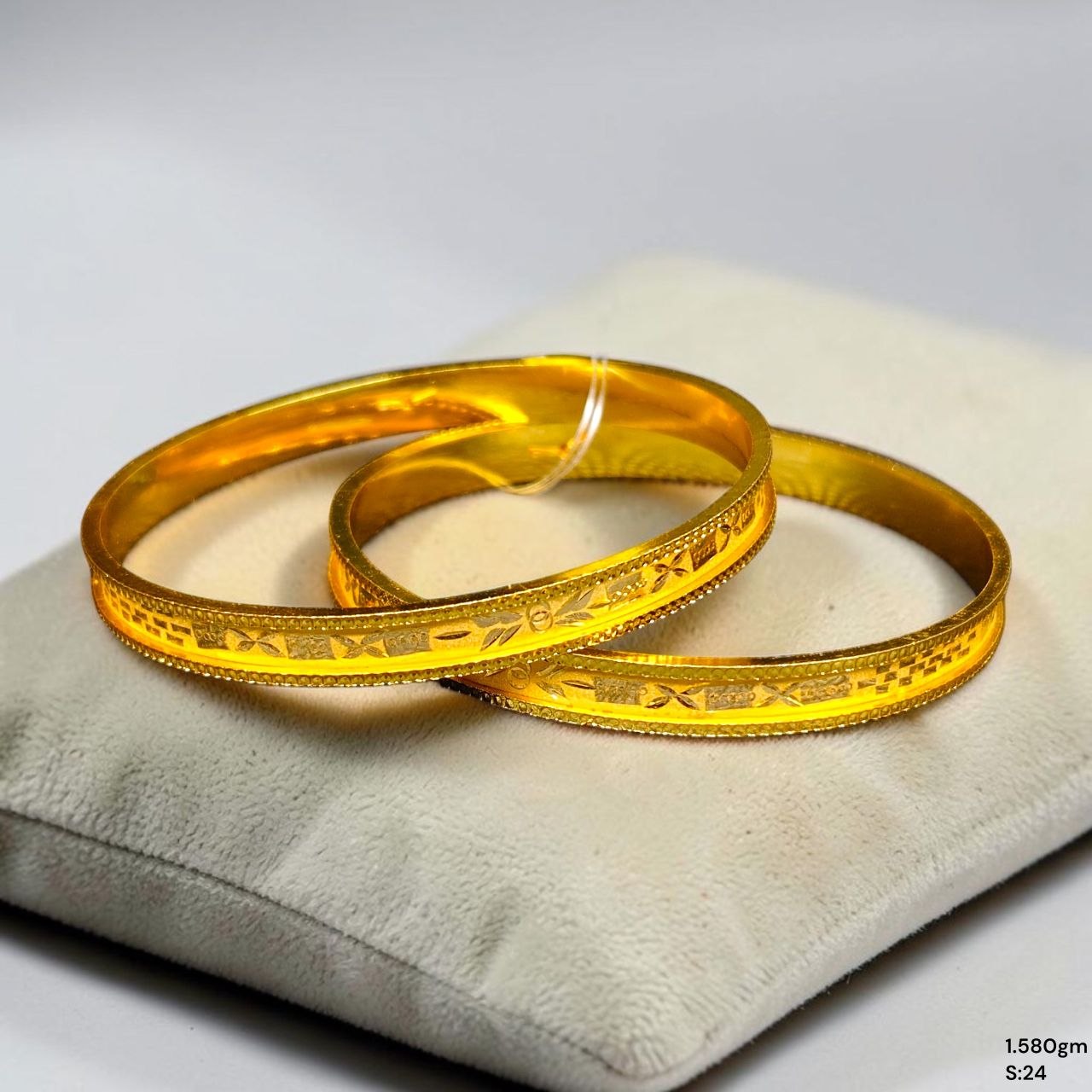 GOLD CHURI NOA- SIZE-24 (WGT: 1.580 GM APPROX) BIS CERTIFIED HUID HALLMARK 22KT GOLD SOCKET CHURI (CHILA PATH DESIGN) 1 PAIR FOR REGULAR USE FOR WOMAN.
