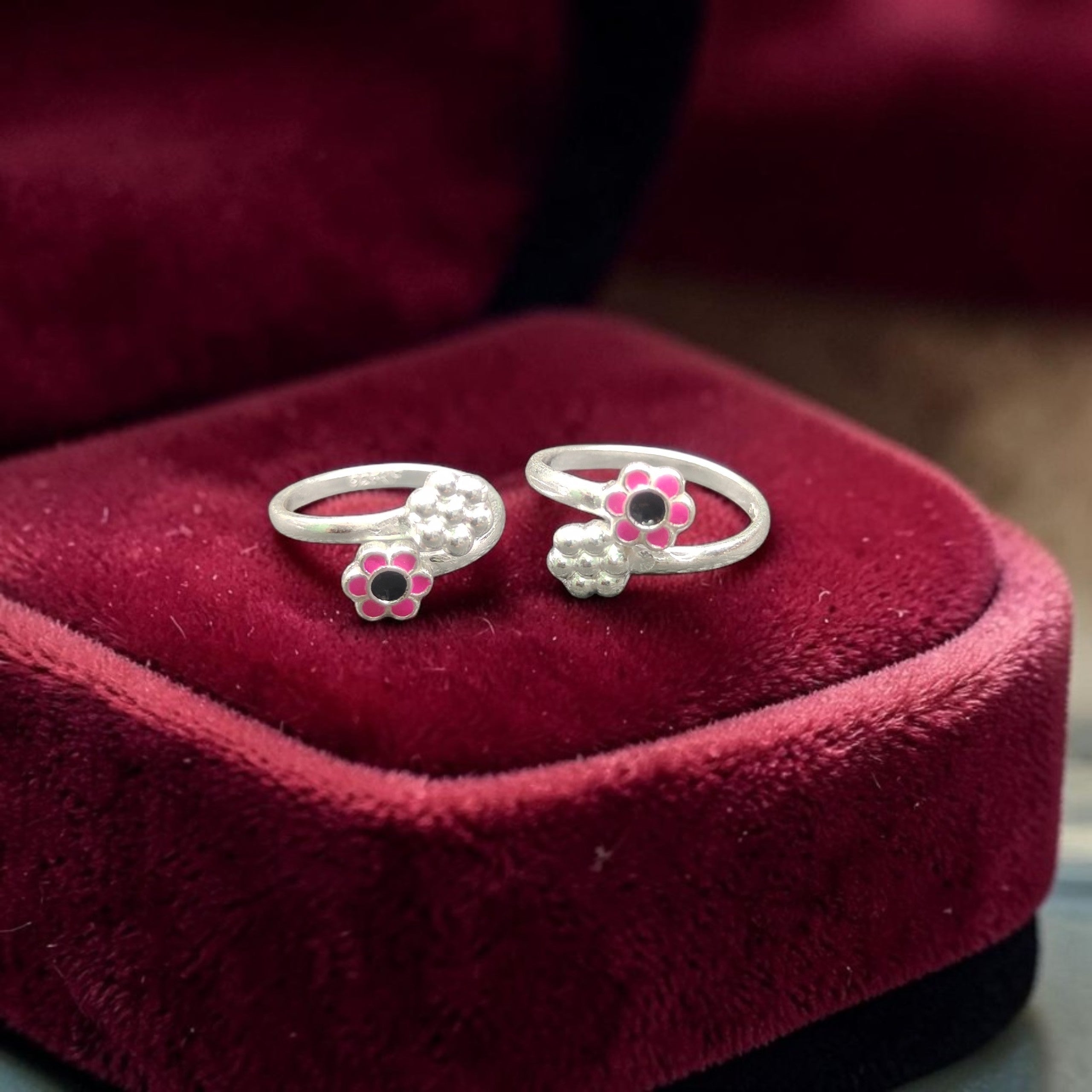 SILVER TOE RING- CERTIFIED BIS HUID HALLMARK 925 SILVER TOE RING (BICHIYA) 1 PAIR FOR REGULAR USE- (SOLD ON MRP).