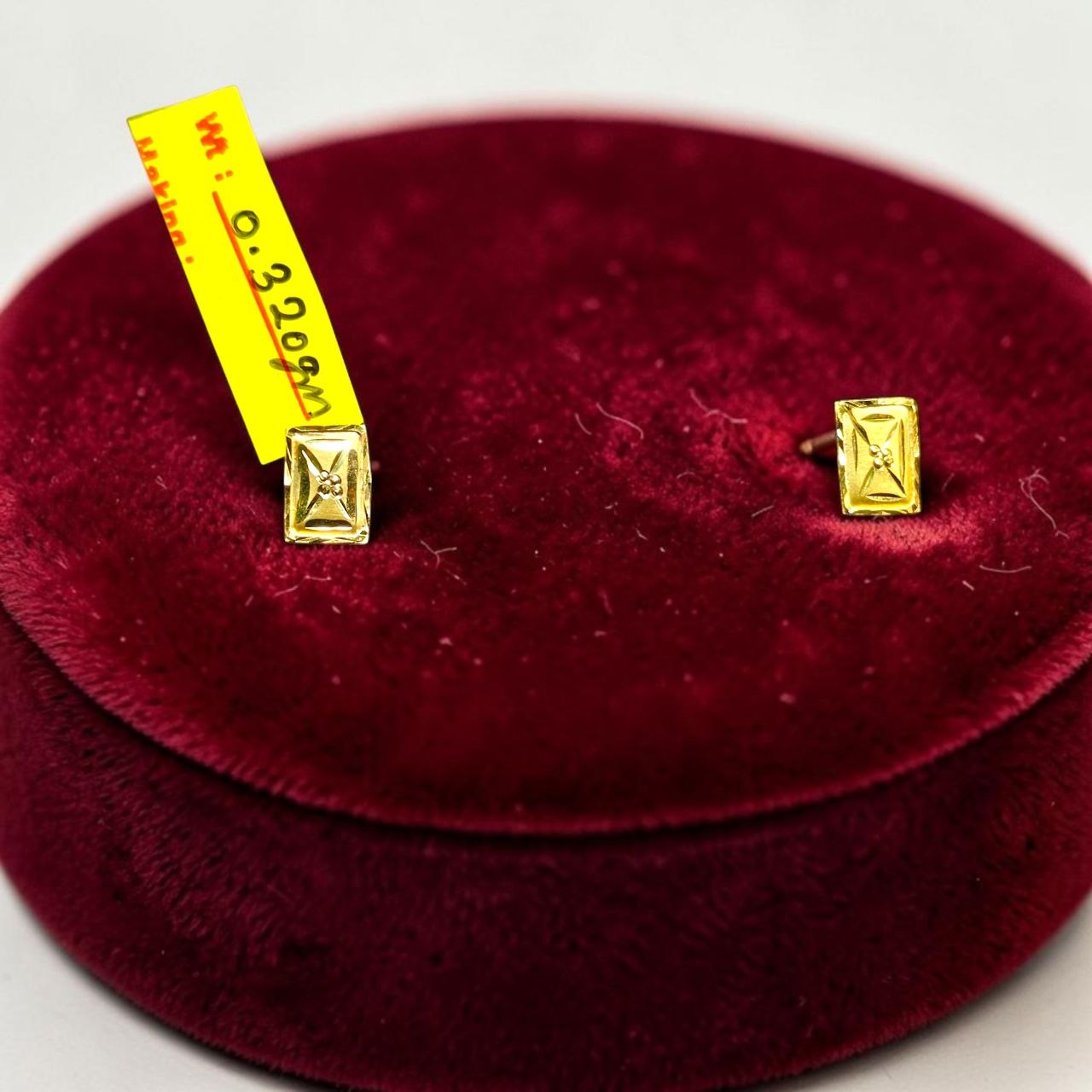 GOLD TOPS- BIS CERTIFIED (WGT: 0.320 GM APPROX) HUID HALLMARK 375 9KT GOLD TOPS 1 PAIR BEST FOR MARRIAGE GIFT.