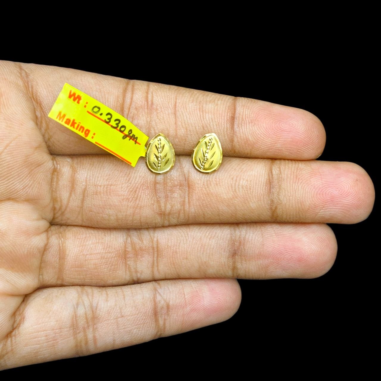GOLD TOPS- BIS CERTIFIED (WGT: 0.330 GM APPROX) HUID HALLMARK 375 9KT GOLD TOPS 1 PAIR BEST FOR MARRIAGE GIFT.