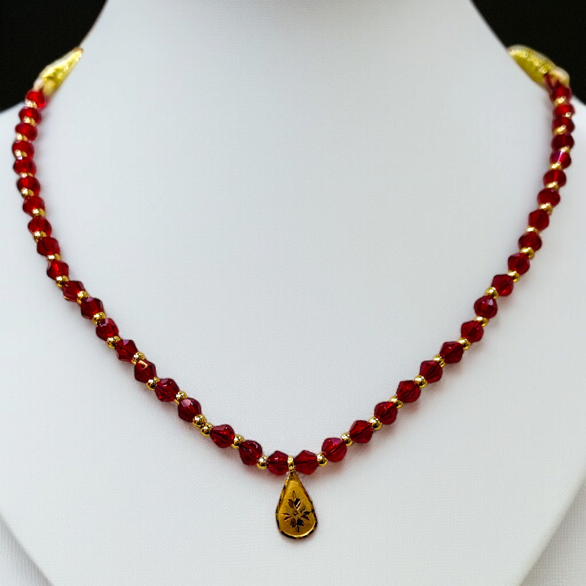 (GML) TRJ WGT: 0.140 GM APPROX KDM GOLD DROP DESIGN LOCKET 1 PIECE WITH RED CRYSTAL ADJUSTABLE TASSEL FOR GIFT PURPOSE (50 TONCH).