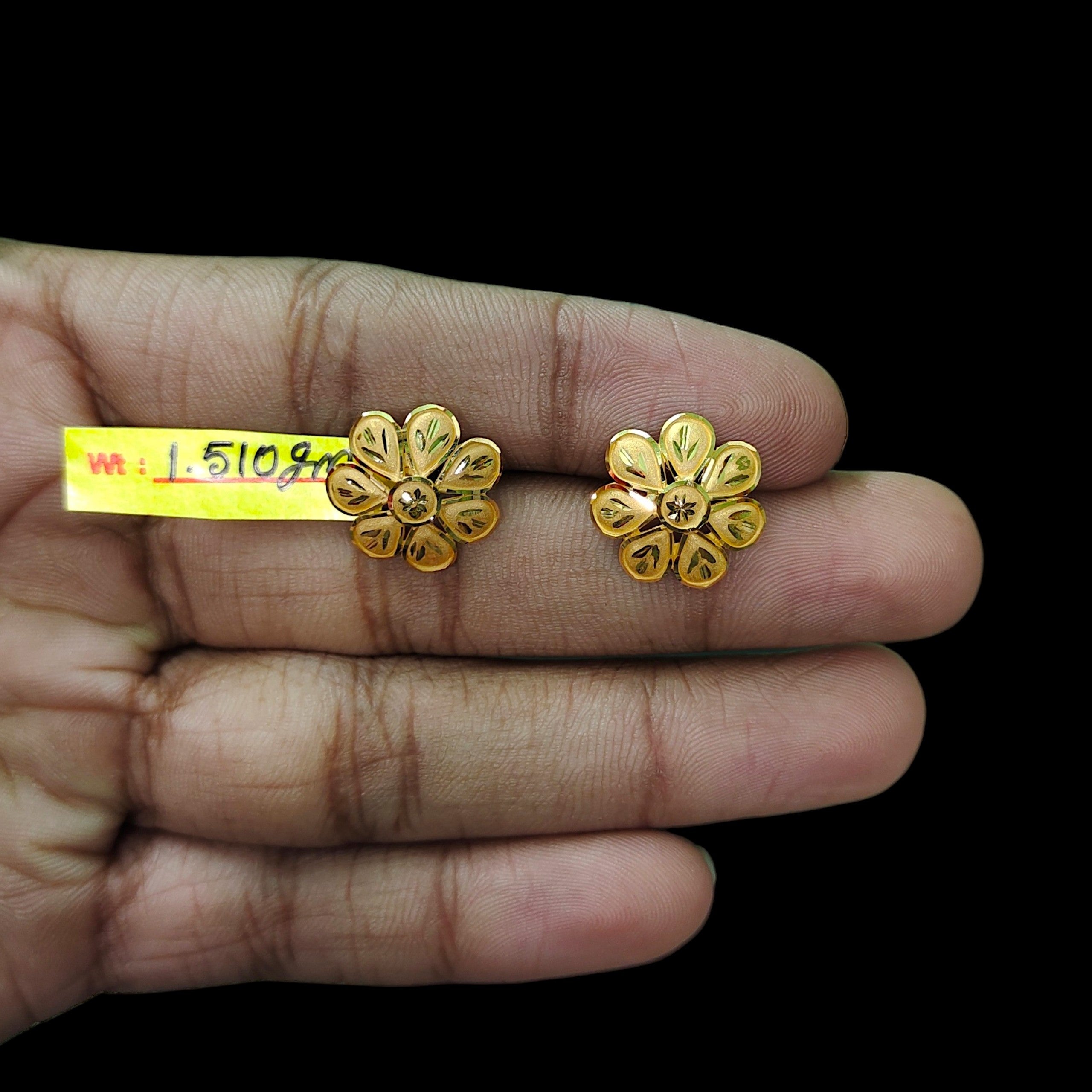GOLD TOPS- BIS CERTIFIED WGT: 1.510 GM APPROX HUID HALLMARK 916 22KT GOLD TOPS 1 PAIR FOR WOMEN.