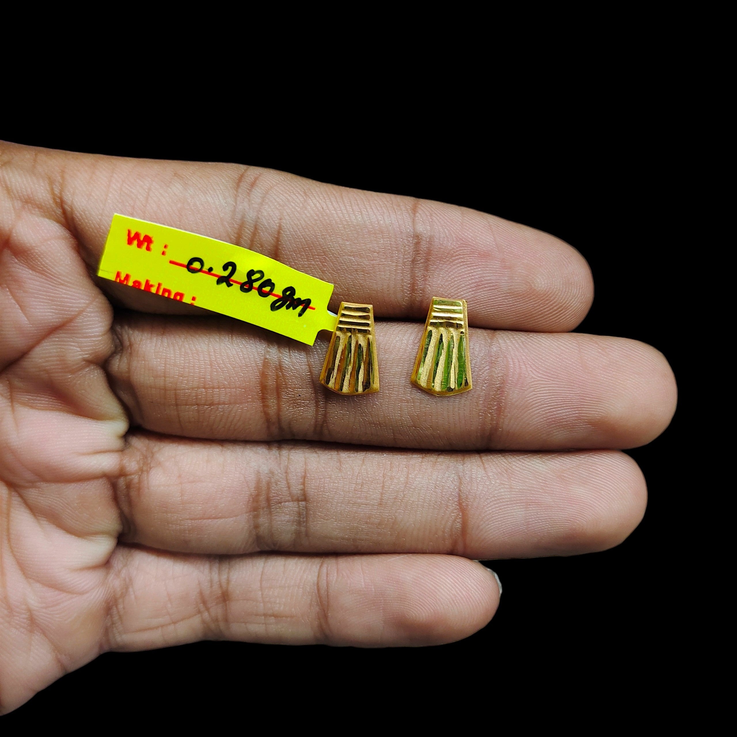 GOLD TOPS- BIS CERTIFIED (WGT: 0.280 GM APPROX) HUID HALLMARK 375 9KT GOLD TOPS 1 PAIR BEST FOR MARRIAGE GIFT.