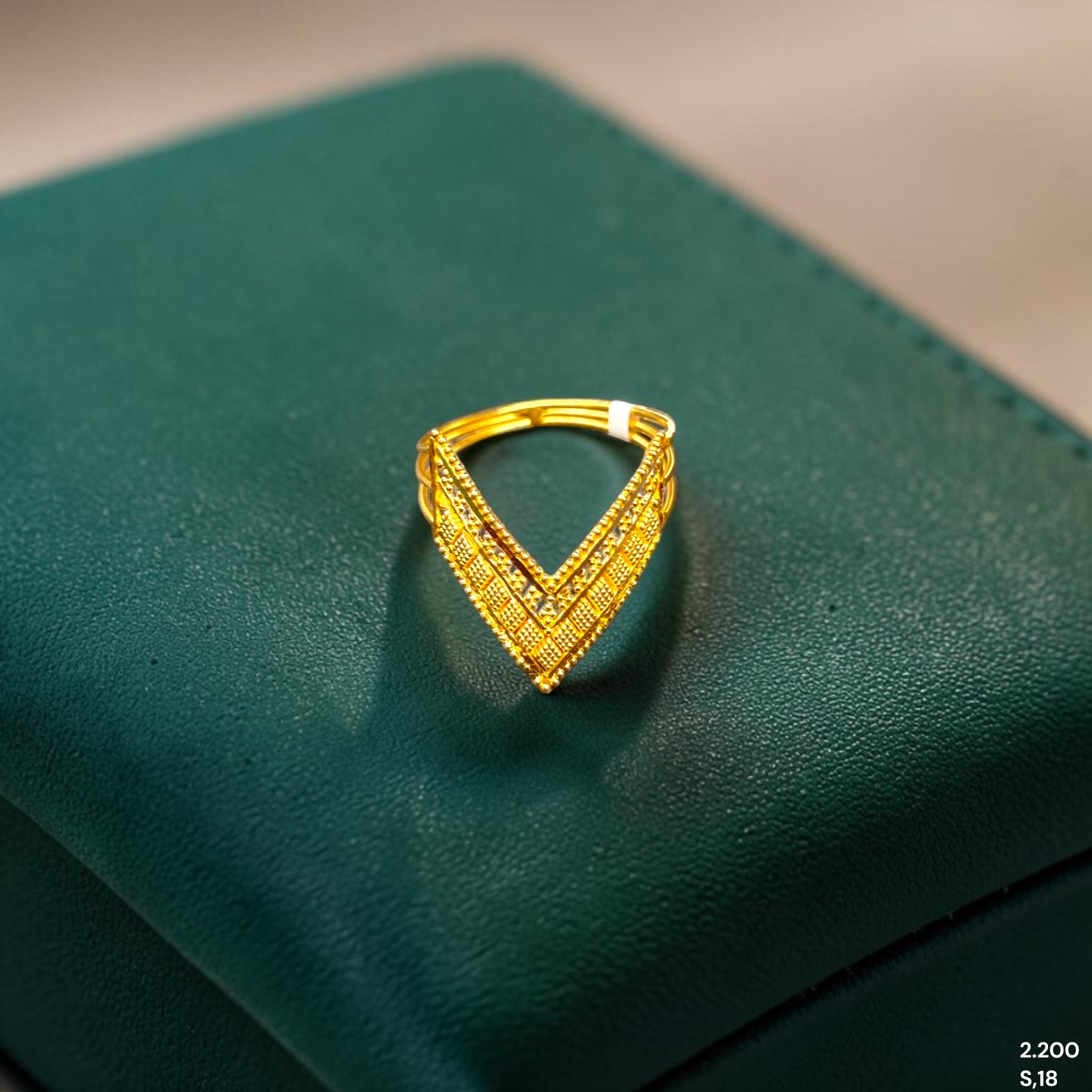 LADIES RING- (SIZE: 18) WGT: 2.200 GM APPROX BIS CERTIFIED HUID HALLMARK 916 22KT GOLD RING FOR WOMEN 1 PIECE.