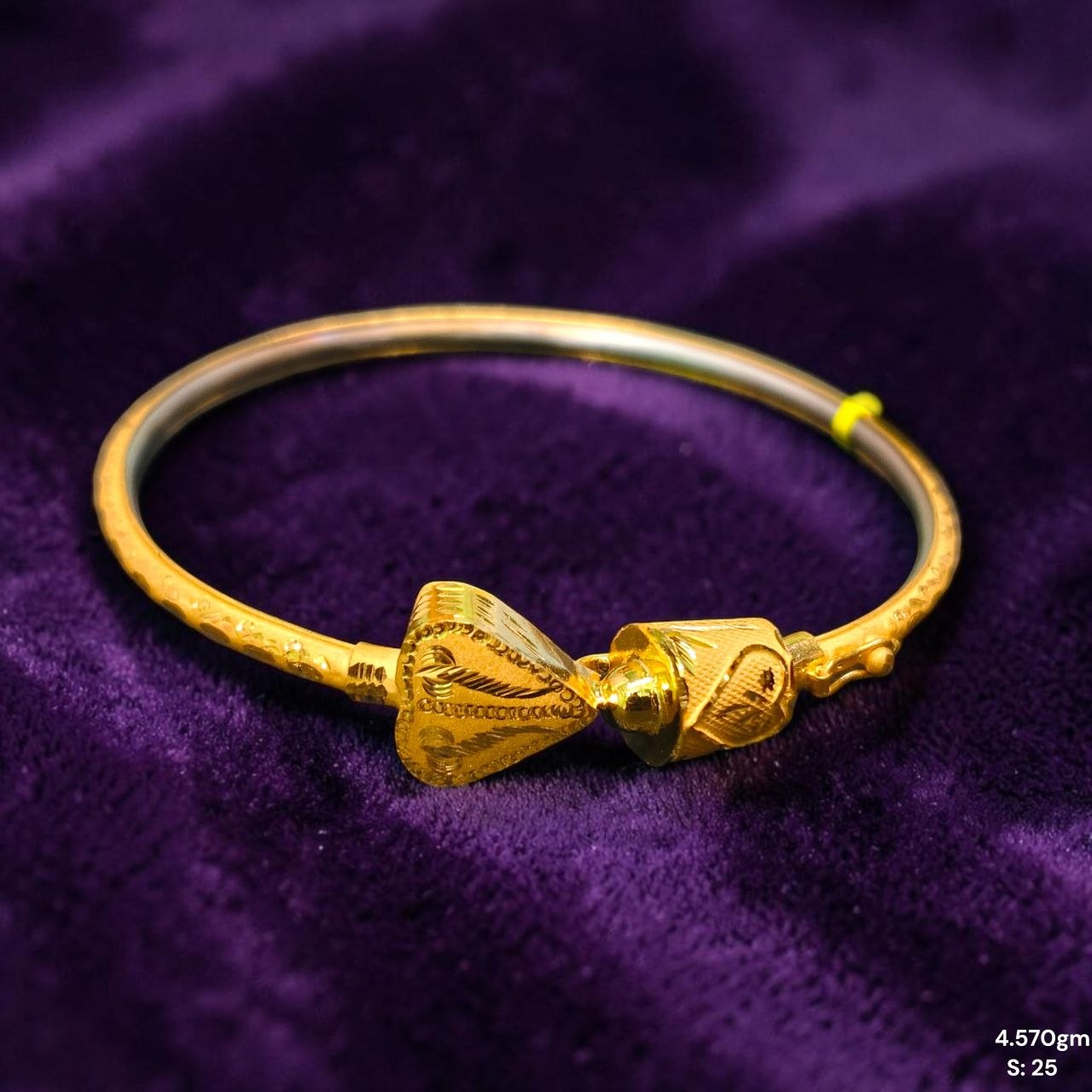GOLD BRACELET NOA- (SIZE: 25) WGT: 4.570 GM APPROX 22KT HUID HALLMARK GOLD NOA BANGLES 1 PIECE.
