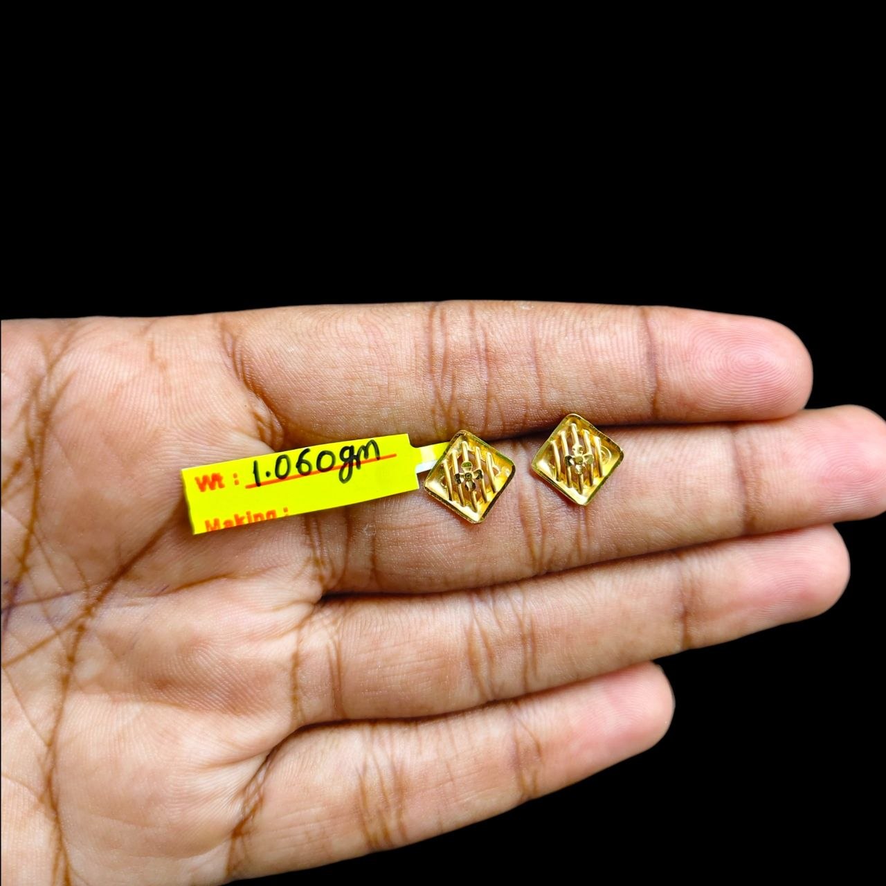 GOLD TOPS- BIS CERTIFIED (WGT: 1.060 GM APPROX) HUID HALLMARK 375 9KT GOLD TOPS 1 PAIR BEST FOR MARRIAGE GIFT.