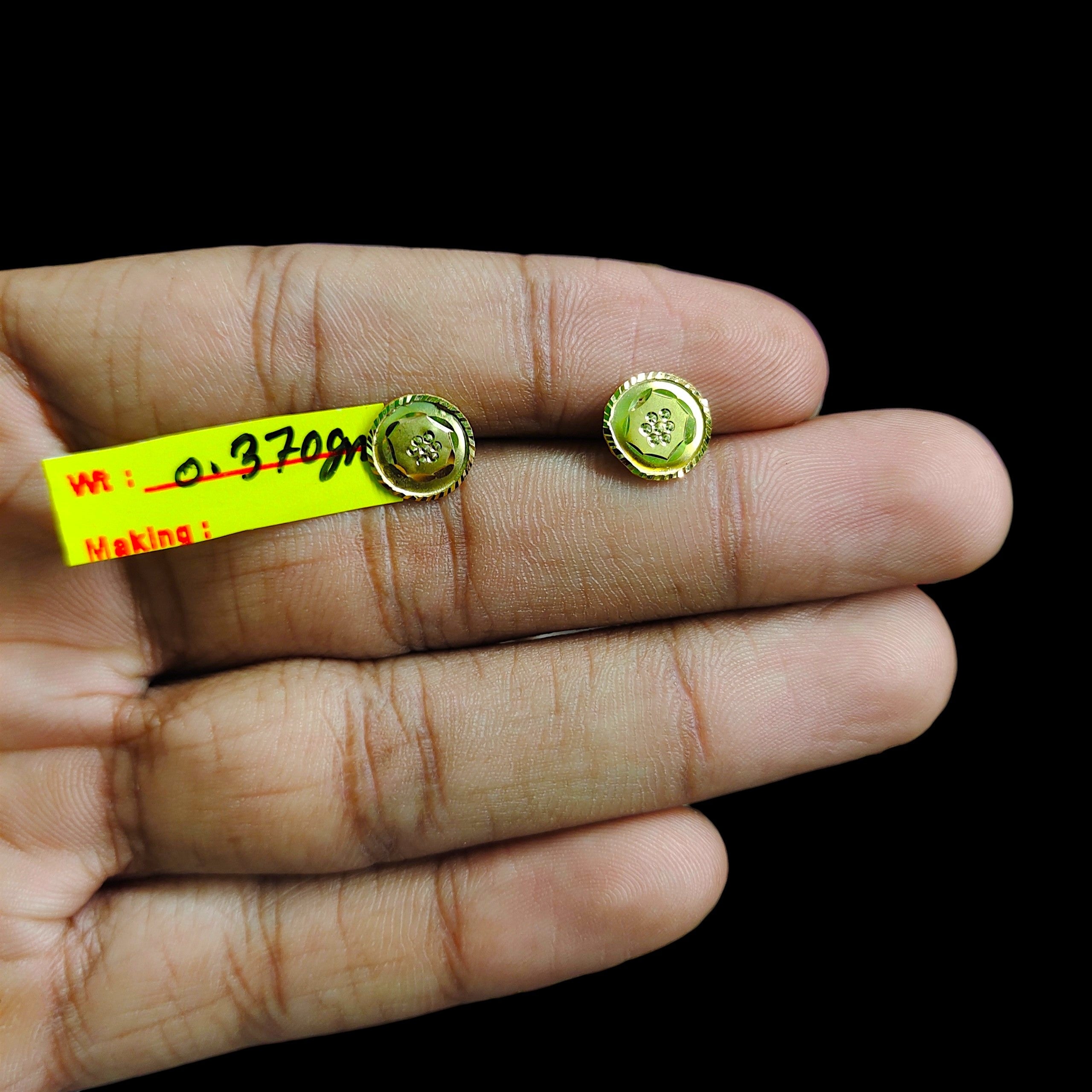 GOLD TOPS- BIS CERTIFIED (WGT: 0.370 GM APPROX) HUID HALLMARK 375 9KT GOLD TOPS 1 PAIR BEST FOR MARRIAGE GIFT.