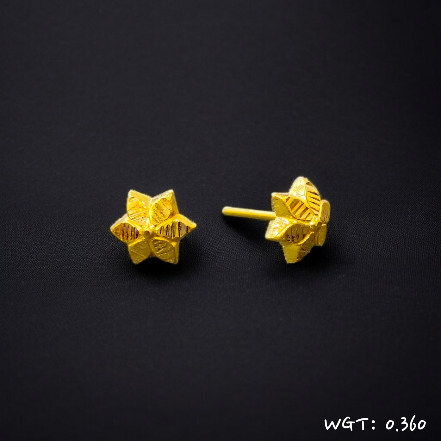 RAJLAXMI WGT: 0.360 GM APPROX HUID HALLMARK 916 22KT GOLD EAR TOPS STUD 1 PAIR FOR REGULAR USE.