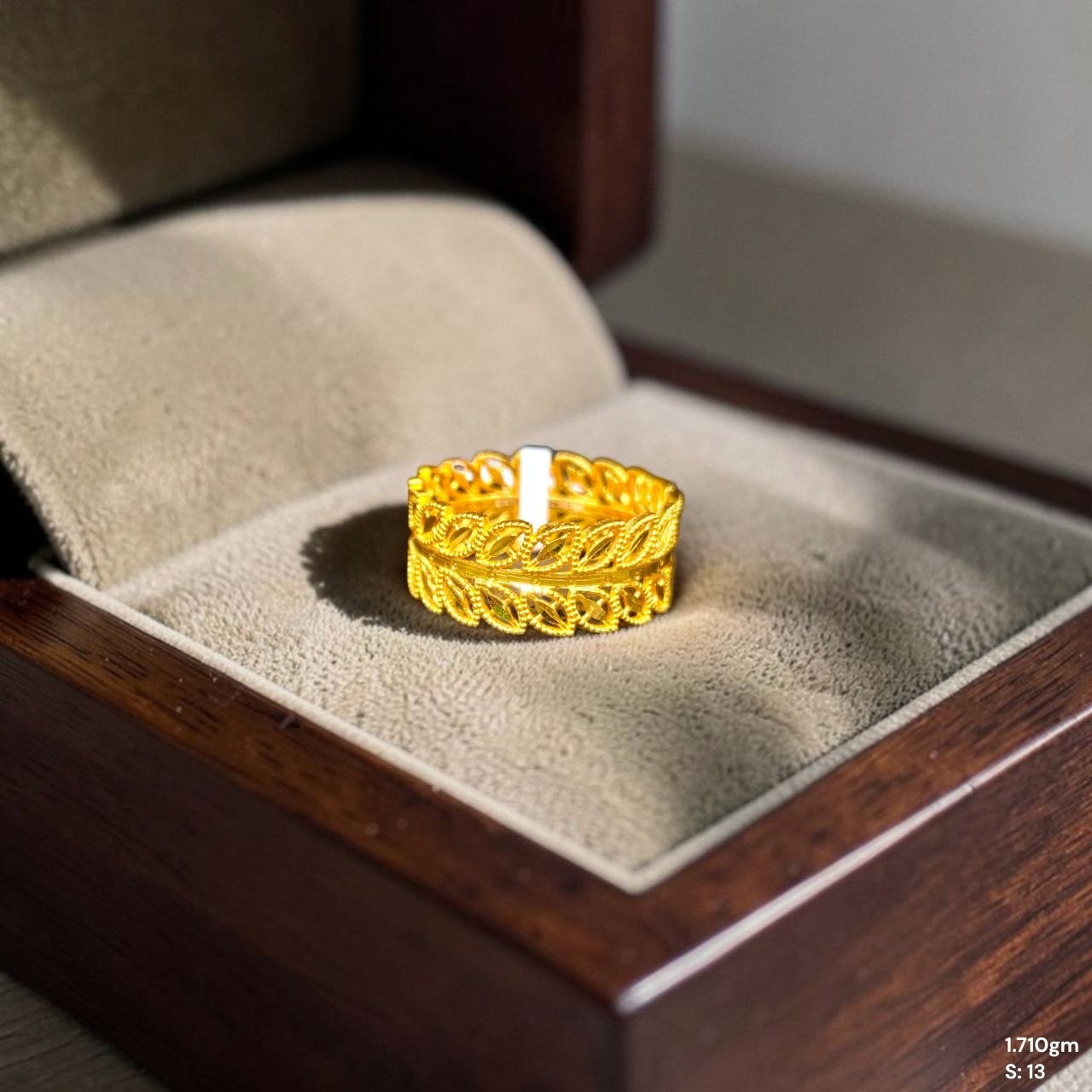 LADIES RING- (SIZE: 13 ) WGT: 1.710 GM APPROX BIS CERTIFIED HUID HALLMARK 9KT GOLD THUMB RING FOR UNISEX 1 PIECE.(58GZN8)