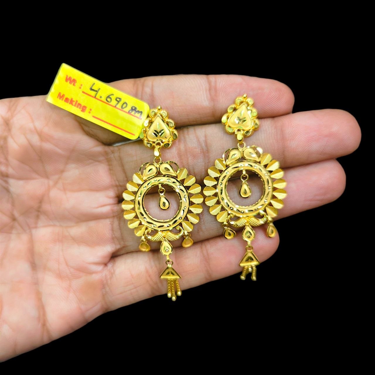 GOLD EARRINGS- BIS CERTIFIED WGT: 4.690 GM APPROX HUID HALLMARK 916 22KT GOLD EARRINGS 1 PAIR FOR WOMEN.