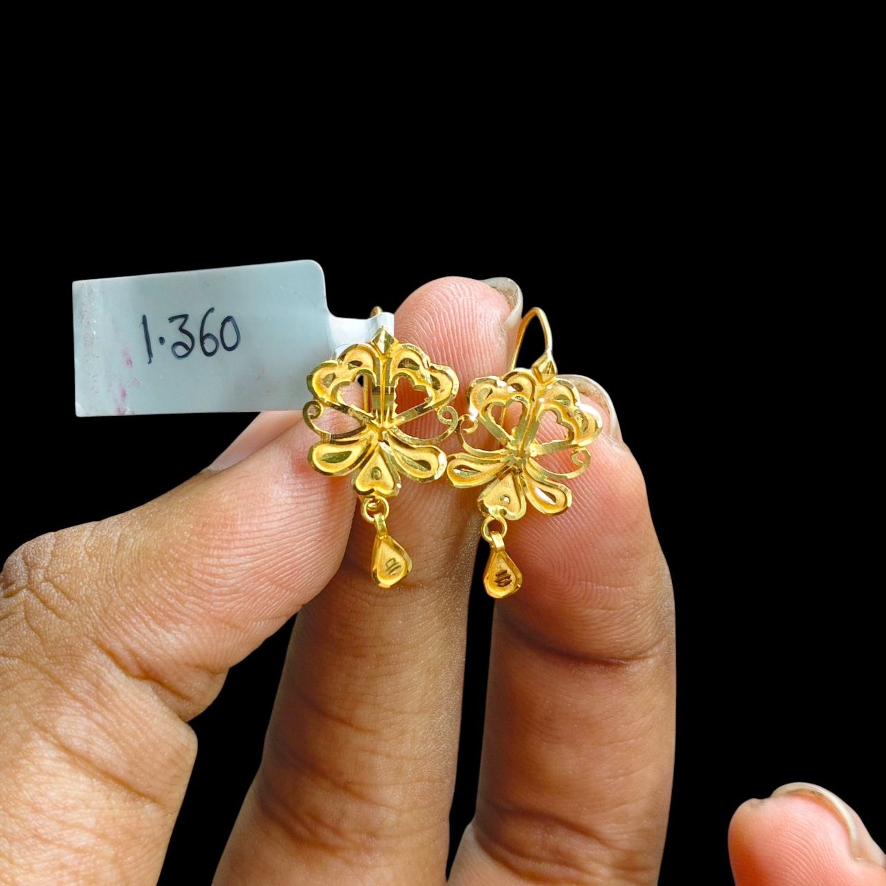 GOLD TOPS- BIS CERTIFIED WGT: 1.360 GM APPROX HUID HALLMARK 916 22KT GOLD SAFETIPIN EARRINGS 1 PAIR FOR WOMEN.