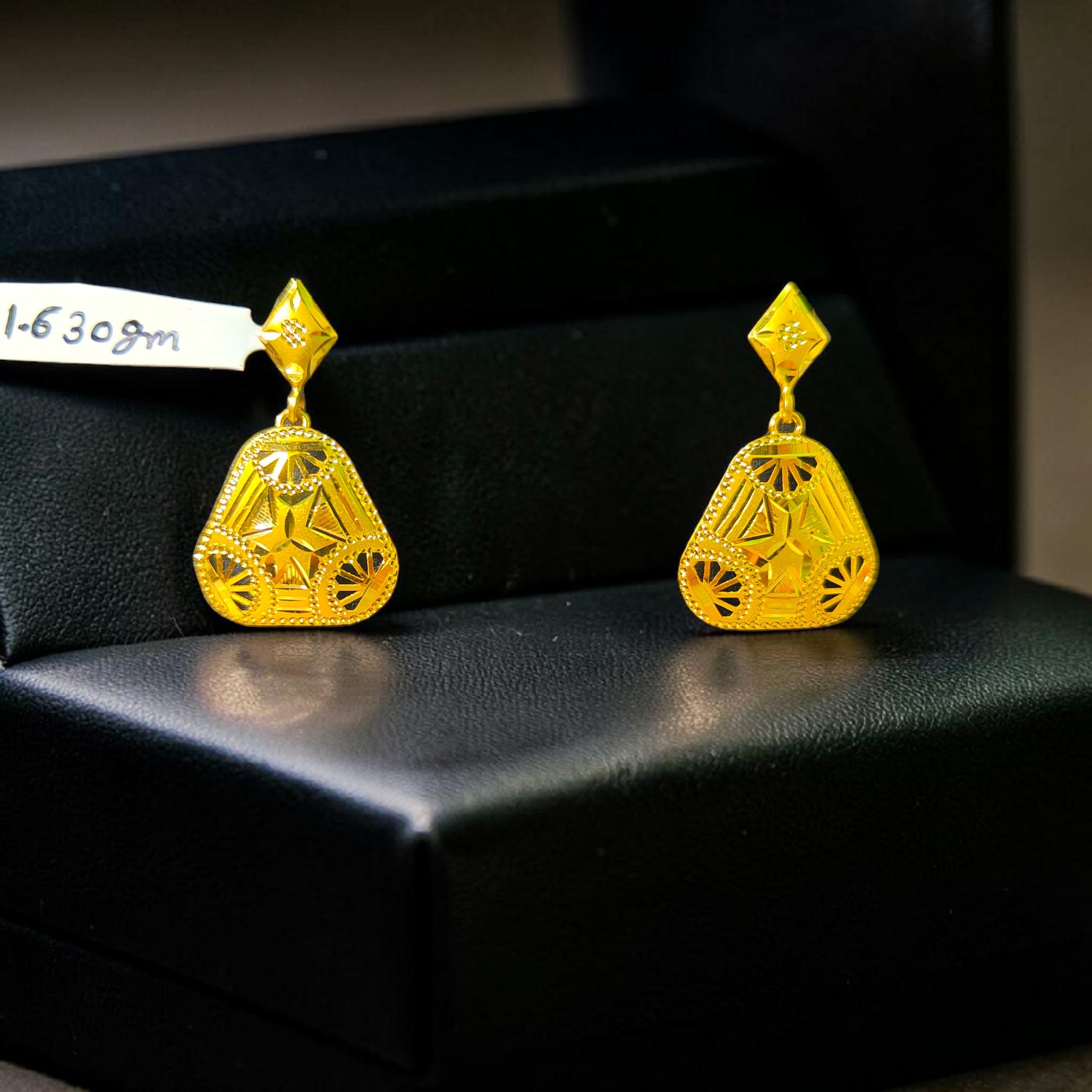 GOLD EARRINGS- WGT: 1.630 GM APPROX BIS CERTIFIED HUID HALLMARK 9KT GOLD EARRINGS 1 PAIR FOR WOMEN (BEST FOR GIFT IN MARRIAGE).