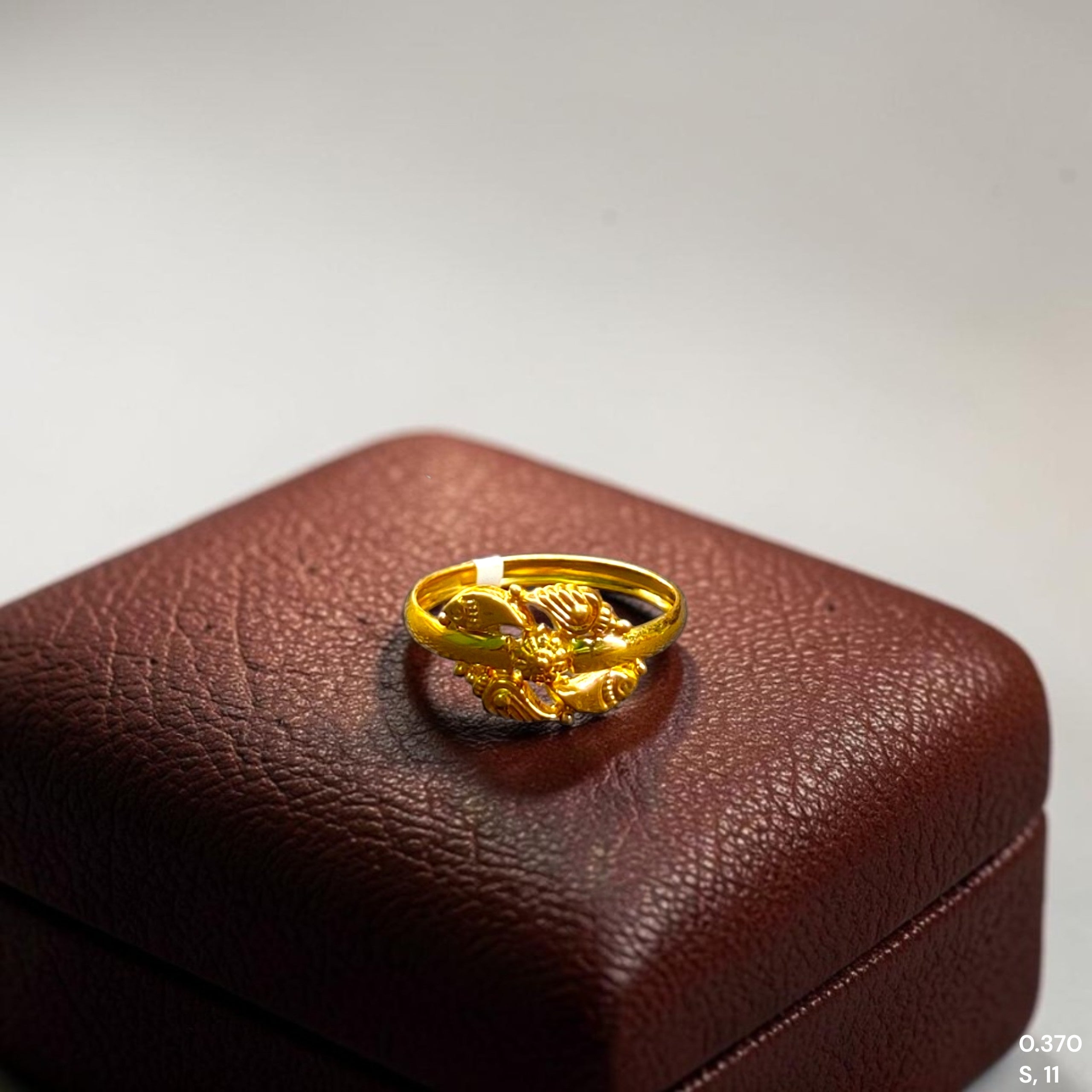 LADIES RING- (SIZE: 11) WGT: 0.370 GM APPROX BIS CERTIFIED HUID HALLMARK 9KT GOLD THUMB RING FOR UNISEX 1 PIECE.