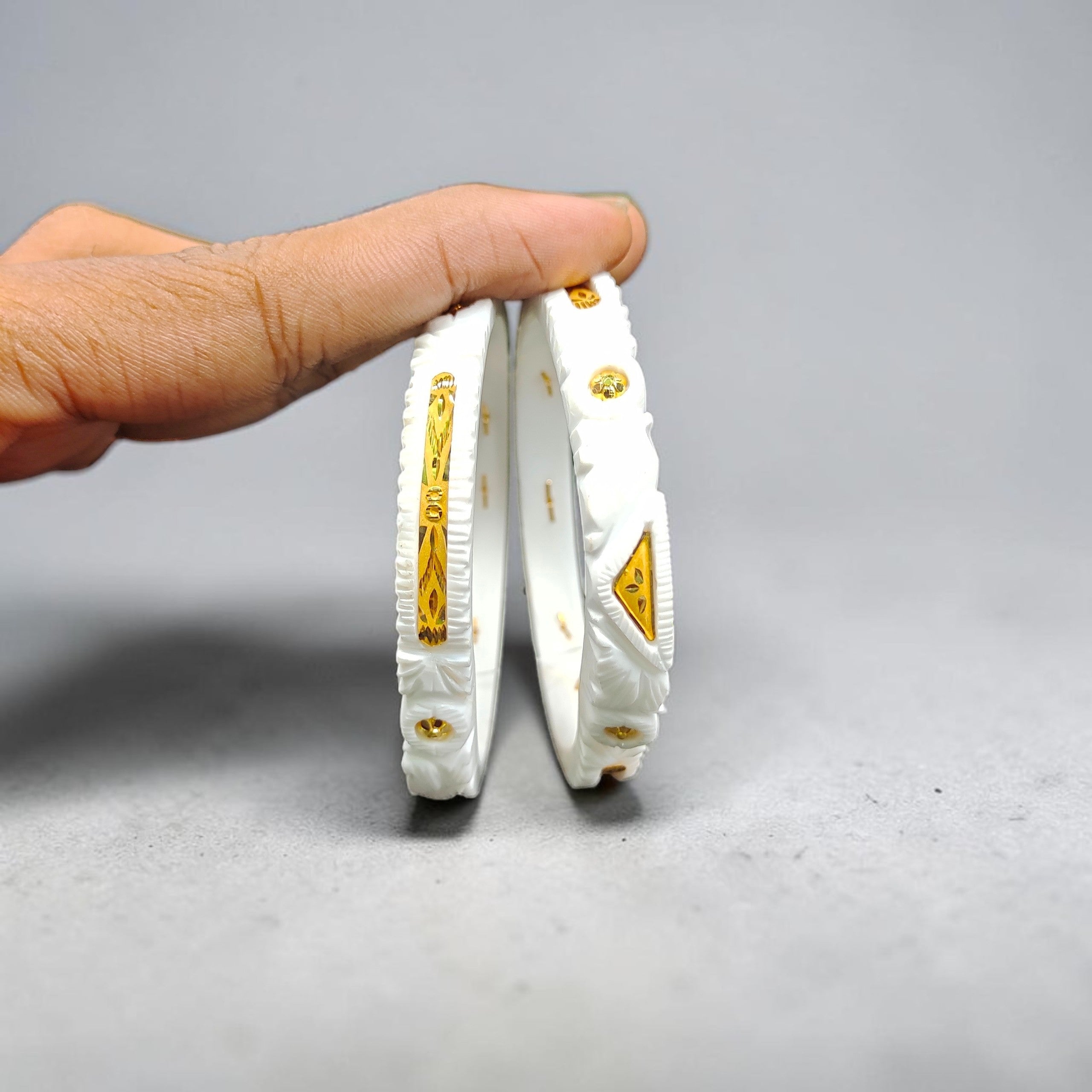 SAKHA BADHANO- (SIZE:26) WGT: 2.800 GM APPROX HUID HALLMARK 22KT GOLD SAKHA BADHANO BANGLES 1 PAIR DESIGN FOR REGULAR USE.
