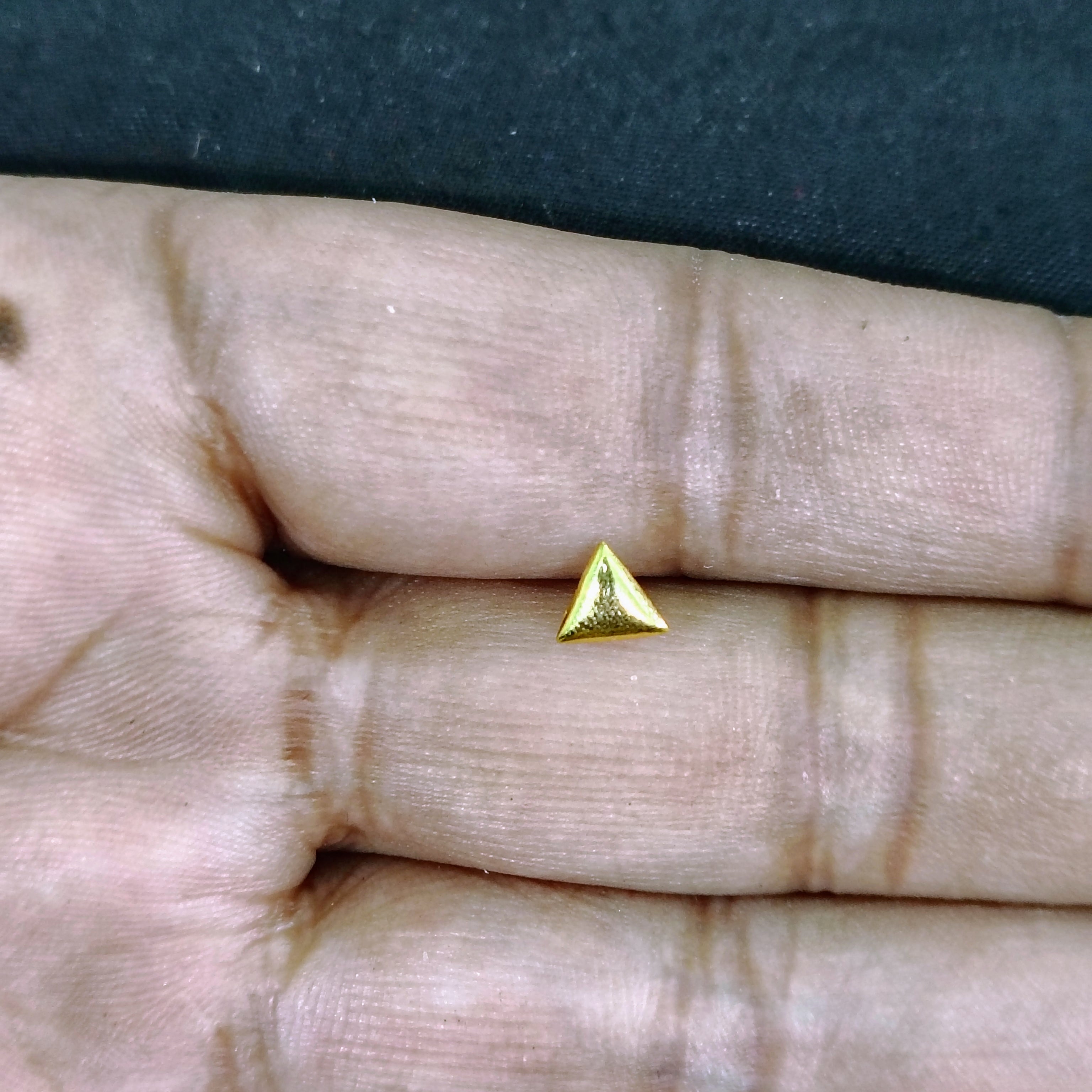 STUD EARRING BOYS- WGT: 0.170 GM APPROX BIS CERTIFIED HUID HALLMARK 9KT GOLD STUD EARRINGS FOR MEN (SINGLE PIECE) FOR REGULAR USE.