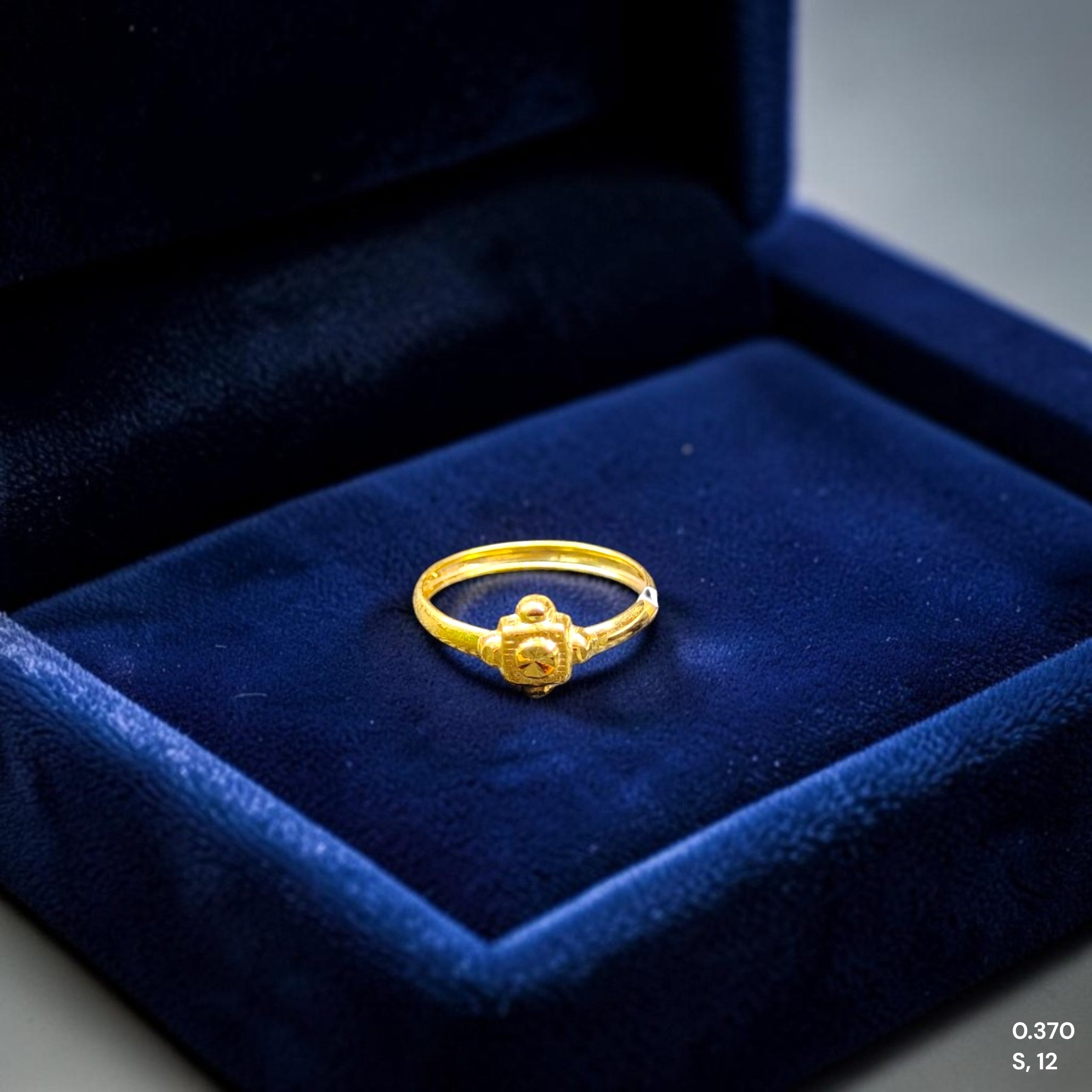 LADIES RING- (SIZE: 12) WGT: 0.370 GM APPROX BIS CERTIFIED HUID HALLMARK 9KT GOLD THUMB RING FOR UNISEX 1 PIECE.