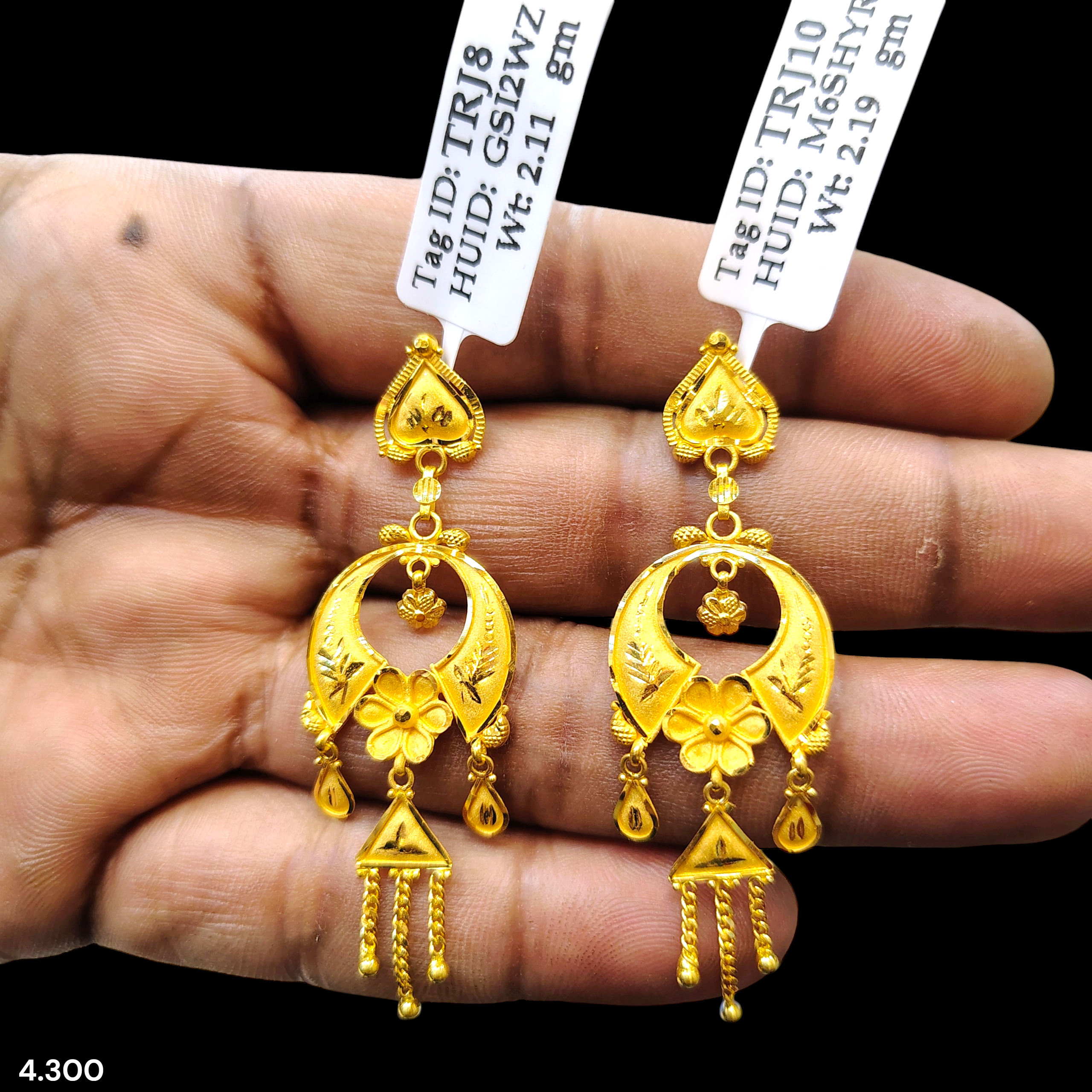 (GER22) BIS CERTIFIED WGT: 4.300 GM APPROX HUID HALLMARK 916 22KT GOLD EARRINGS KANBALA 1 PAIR FOR WOMEN.