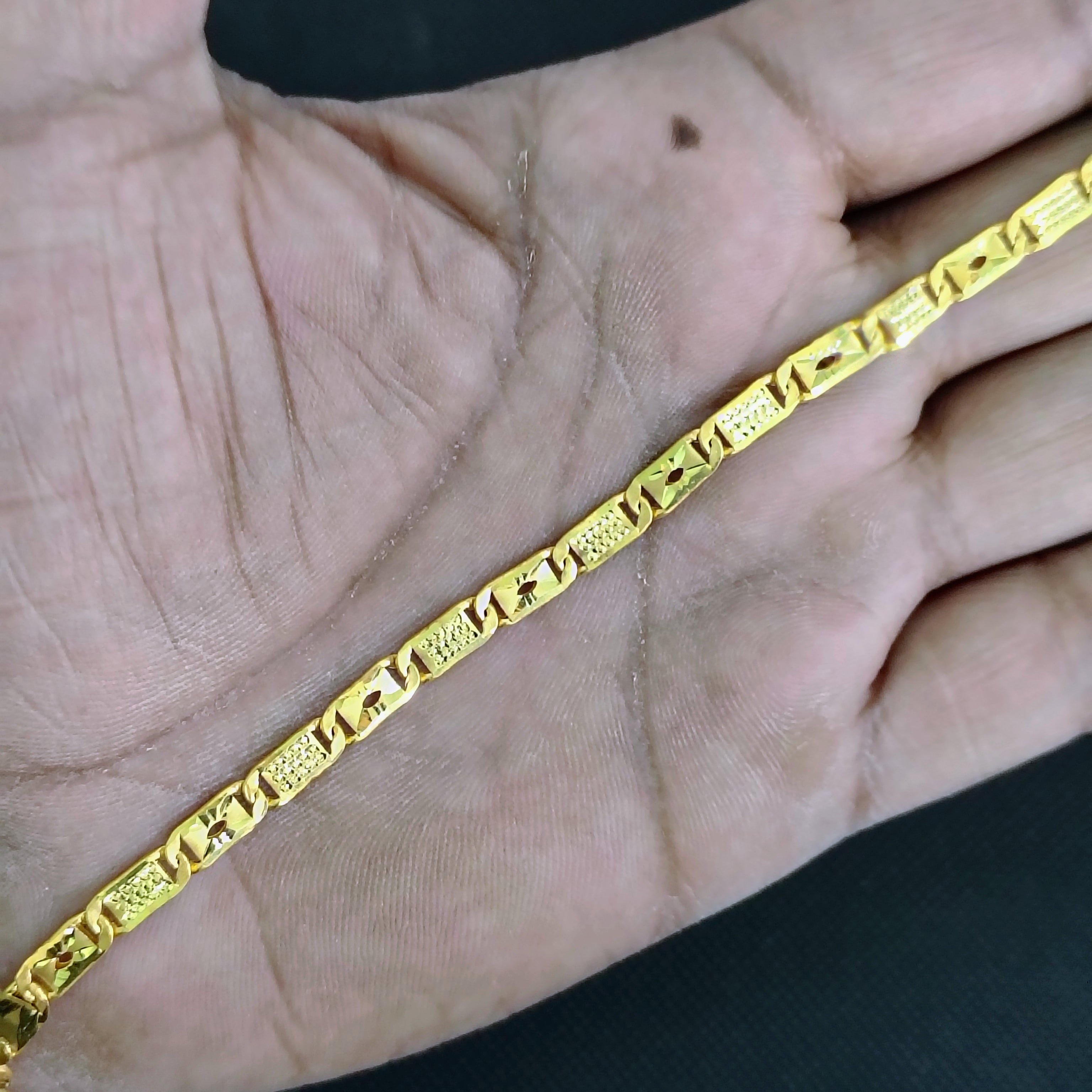 GOLD WRISTLET- 8.5" INCH WGT: 3.620 GM APPROX HUID HALLMARK 22KT GOLD WRISTLET 1 PIECE FOR MEN.