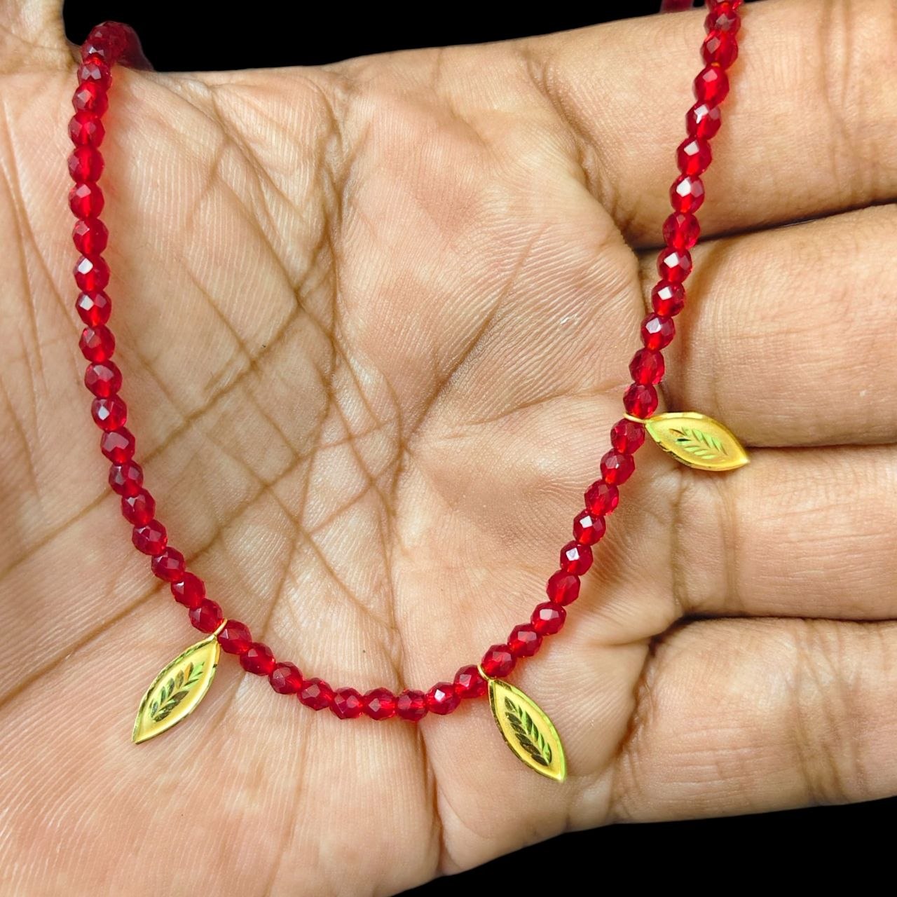 GOLD MOTI HAR- WGT: 0.410 GM APPROX HUID HALLMARK 22KT GOLD MOTI SELIHAR 1 PIECE WITH CRYSTAL CHAIN.