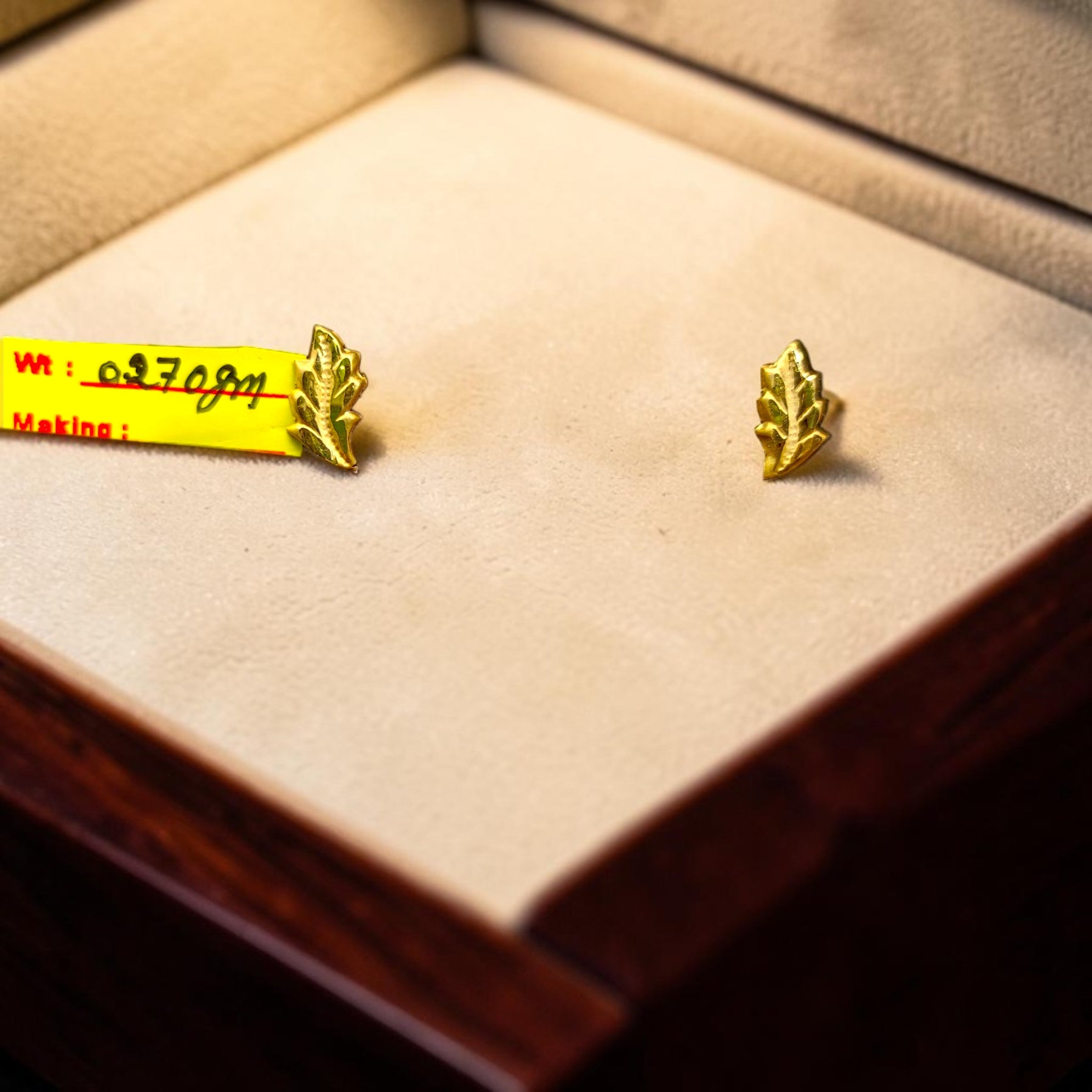 GOLD TOPS- BIS CERTIFIED (WGT: 0.270 GM APPROX) HUID HALLMARK 375 9KT GOLD TOPS 1 PAIR BEST FOR MARRIAGE GIFT.
