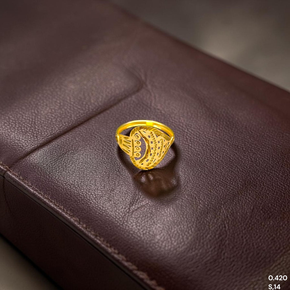 LADIES RING- (SIZE: 14) WGT: 0.420 GM APPROX BIS CERTIFIED HUID HALLMARK 9KT GOLD FINGER RING FOR WOMEN 1 PIECE. (IN8TT7)
