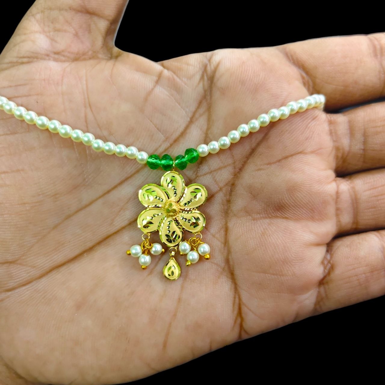 GOLD LOCKET- (WGT: 0.790 GM APPROX) BIS CERTIFIED HUID HALLMARK 9KT GOLD LOCKET 1 PIECE FOR WOMEN (WITH MOTI CHAIN).