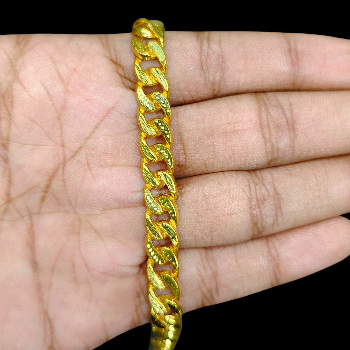 GOLD WRISLET- (ZYTB93)-(SIZE 9")-(WGT: 5.660 GM APPROX) BIS CERTIFIED HUID HALLMARK 9KT GOLD WRISTLET (BRACELET) 1 PIECE FOR MEN.