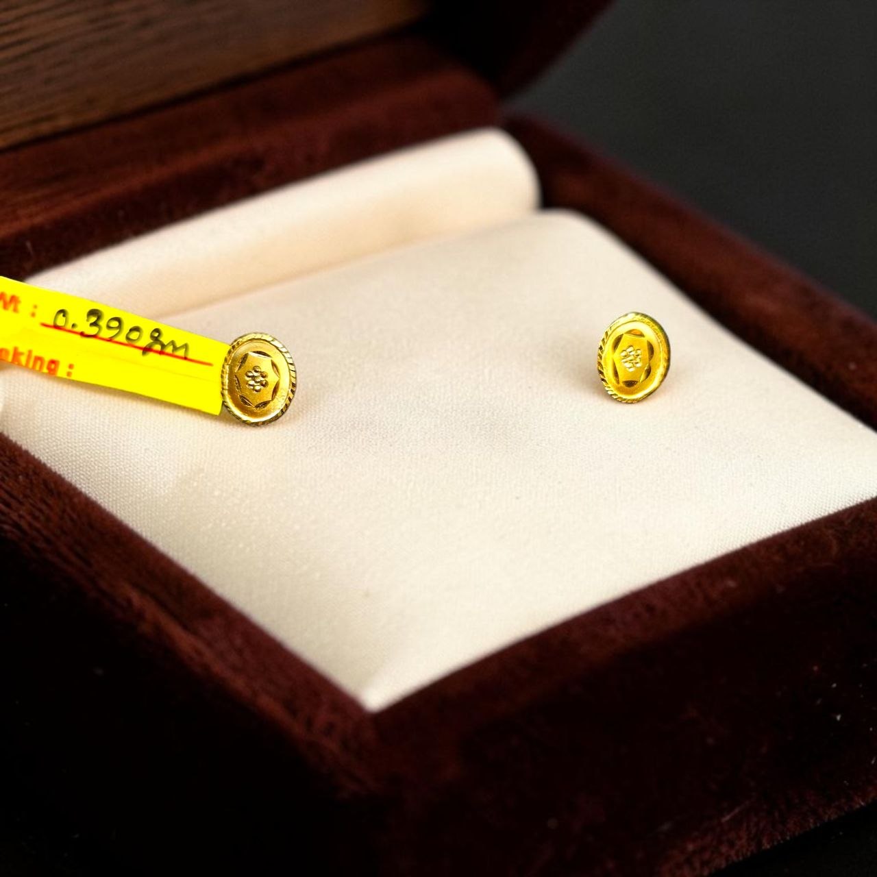 GOLD TOPS- BIS CERTIFIED (WGT: 0.390 GM APPROX) HUID HALLMARK 375 9KT GOLD TOPS 1 PAIR BEST FOR MARRIAGE GIFT.