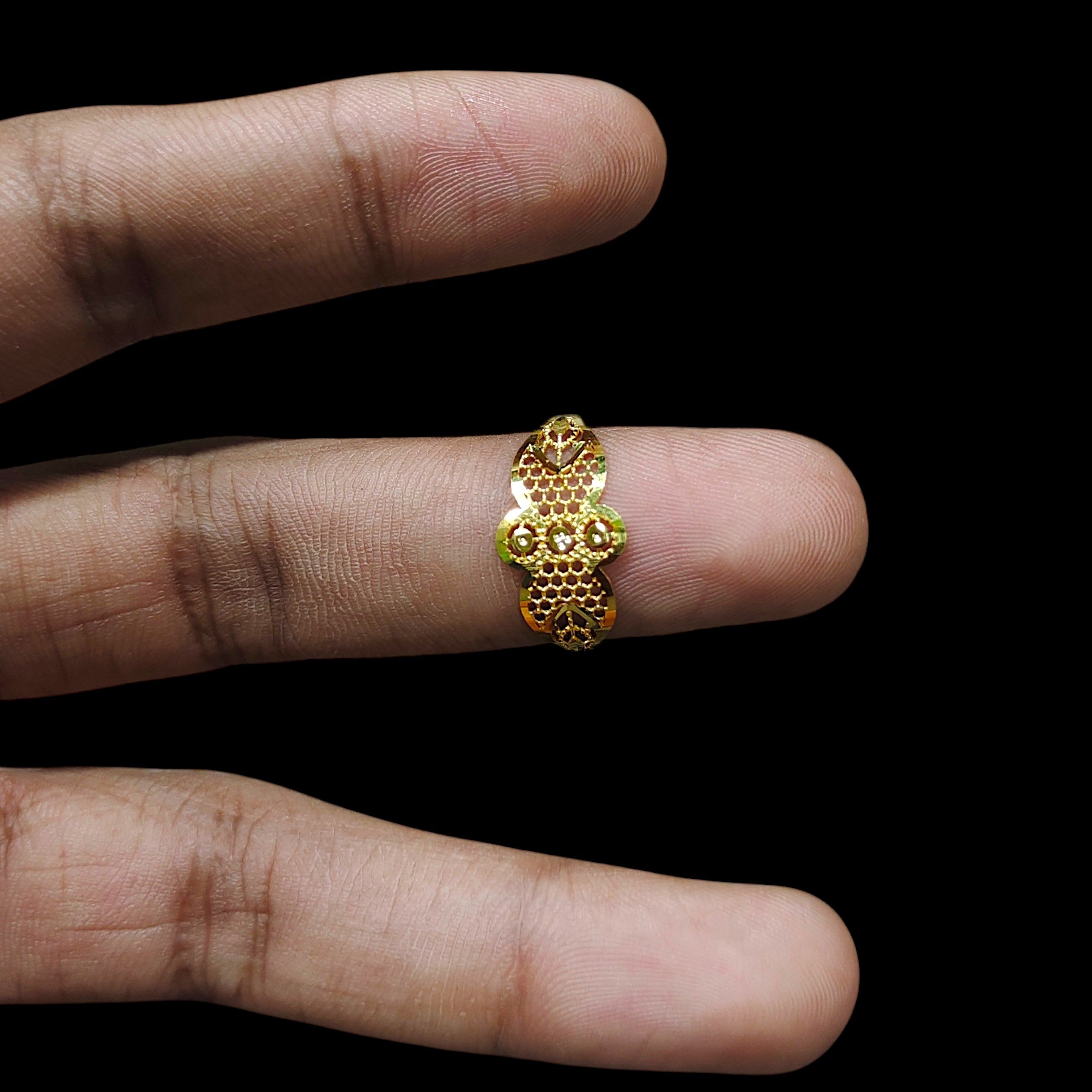 LADIES RING- (SIZE: 16) WGT: 1.070 GM APPROX BIS CERTIFIED HUID HALLMARK 9KT GOLD THUMB RING FOR UNISEX 1 PIECE.