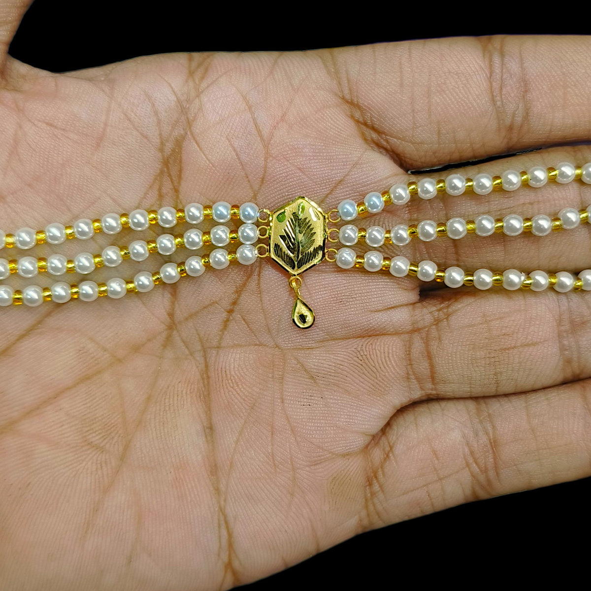 GMC9K- (6MU444)-(WGT: 0.200 GM APPROX) BIS CERTIFIED HUID HALLMARK 375 9KT GOLD MOTI CHOKER 1 PIECE WITH ADJUSTABLE TASSEL FOR GIFT IN MARRIAGE.