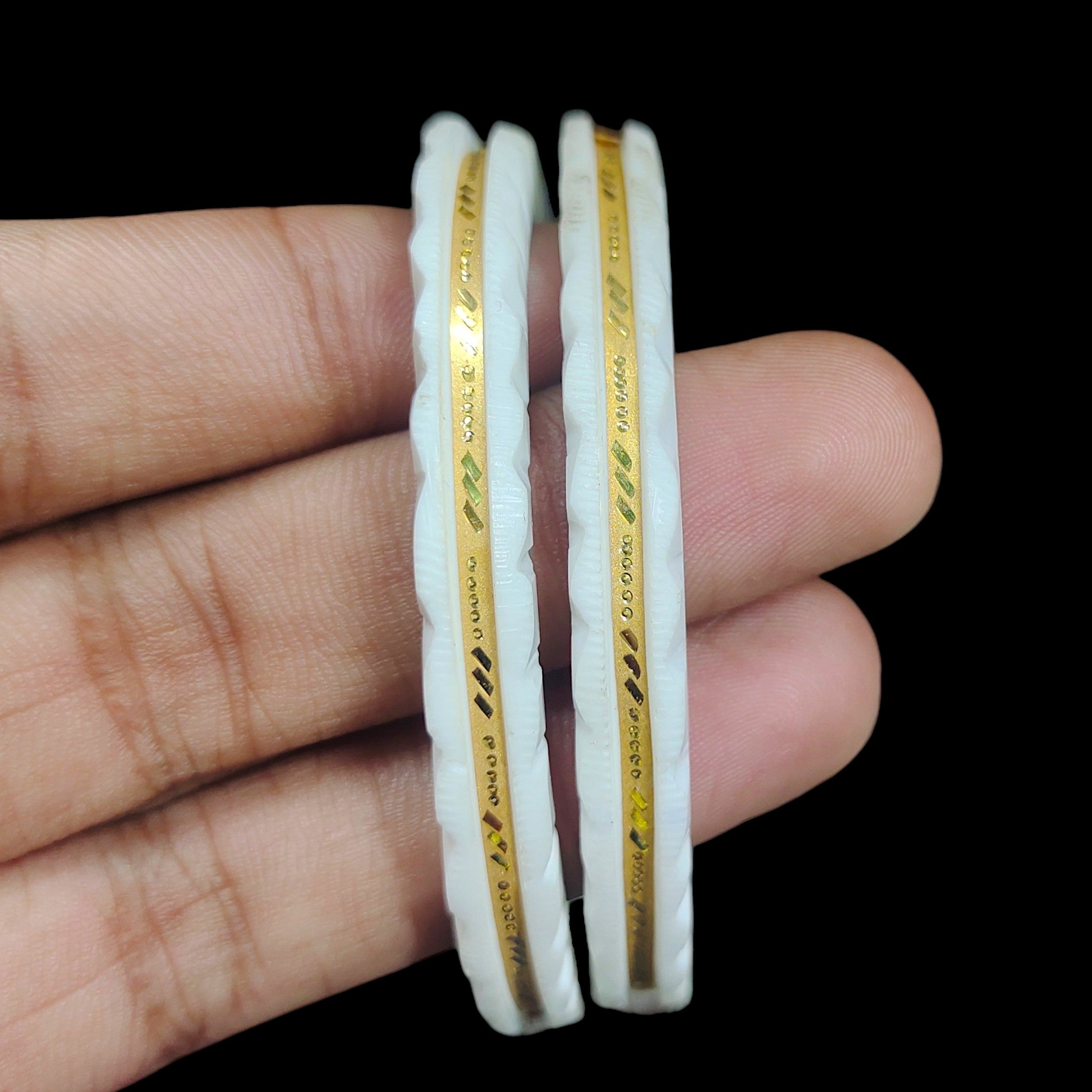 GSB9K- SIZE:24 (WGT: 0.640 GM APPROX) BIS CERTIFIED HUID HALLMARK 375 9KT GOLD SAKHA BADHANO 1 PAIR FOR WOMEN (CHILA PATH DESIGN) NOT FOR REGULAR USE.
