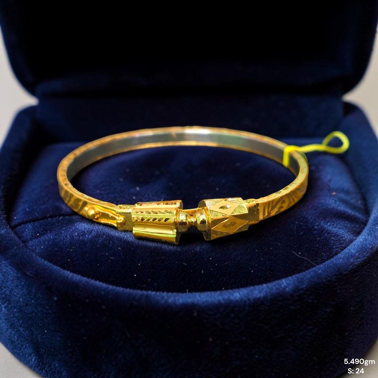 GOLD BRACELET NOA- (SIZE: 24) WGT: 5.490 GM APPROX 22KT HUID HALLMARK GOLD NOA BANGLES 1 PIECE.