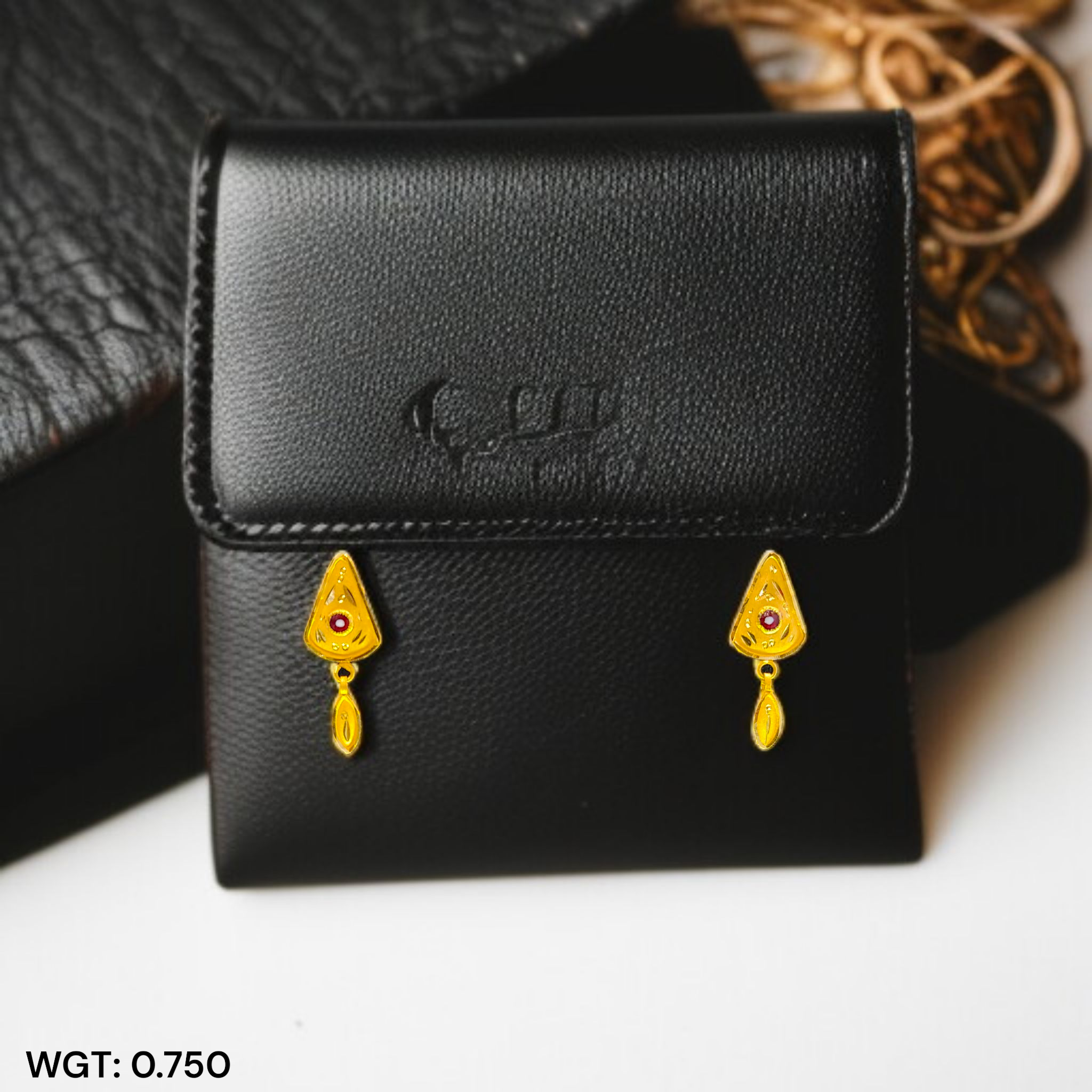 (GSE22) BIS CERTIFIED WGT: 0.750 GM APPROX HUID HALLMARK 916 22KT GOLD TOPS 1 PAIR FOR WOMEN.