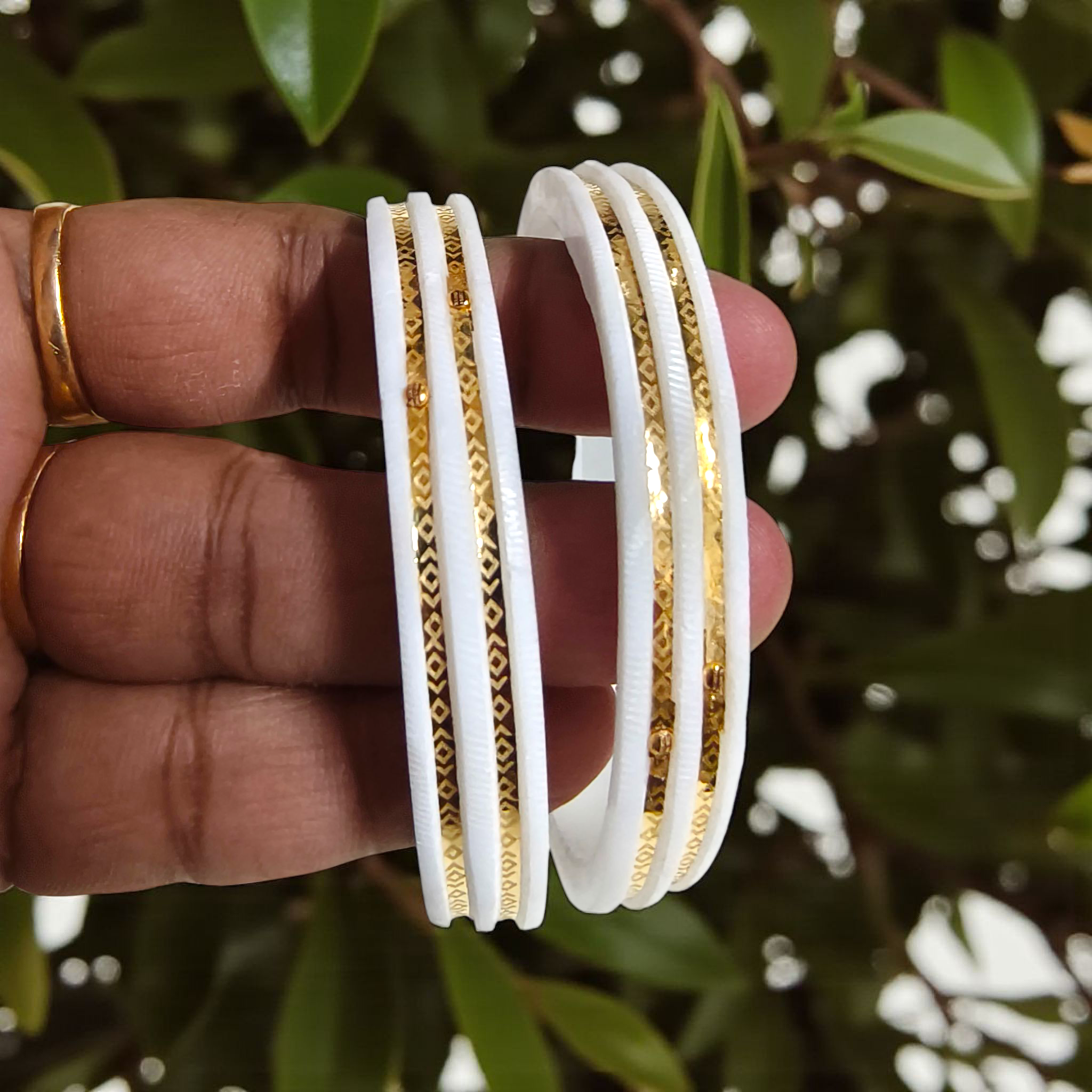 (GSB22) BIS CERTIFIED HUID HALLMARK 22KT GOLD DISCO SAKHA BADHANO (DUAL PATH) APPROX WGT: 0.500 GM (1 PAIR) FOR WOMEN (ONLY OCCASION WEAR).(SOLD ON MRP).