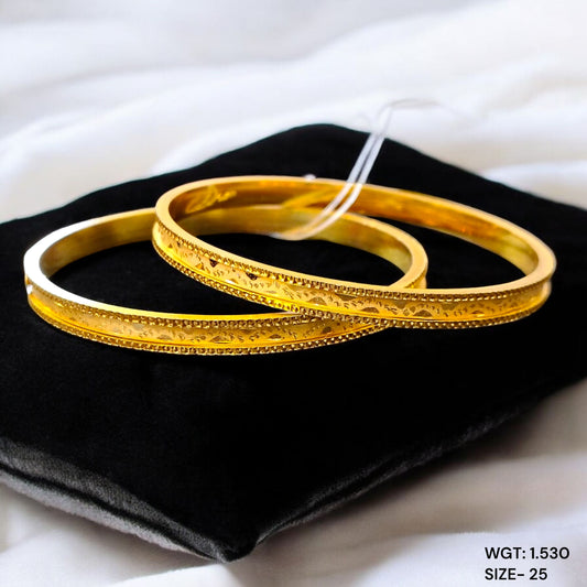 TRJ WGT: 1.530 GM APPROX (SIZE-25) 22KT HUID HALLMARK GOLD CHILA SOCKET CHURI 1 PAIR.