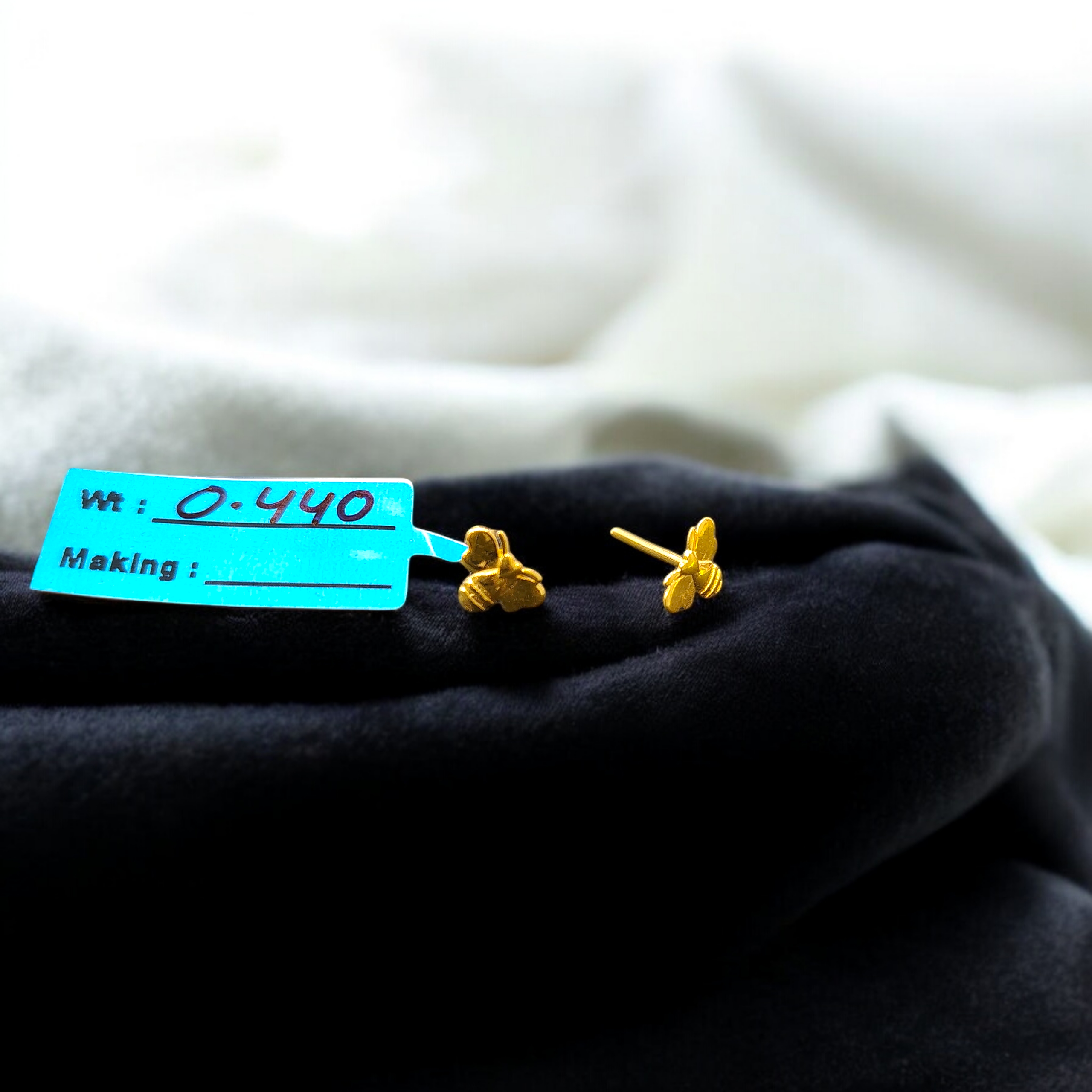 BABY JEWELLERY STUD EARRING- TRJ BABY TOPS WGT: 0.440 GM APPROX BIS CERTIFIED HUID HALLMARK 9KT GOLD STUD EARRINGS FOR WOMEN 1 PAIR FOR REGULAR USE.