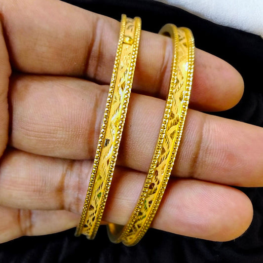 TRJ WGT: 1.610 GM APPROX (SIZE-26) 22KT HUID HALLMARK GOLD CHILA SOCKET CHURI 1 PAIR.