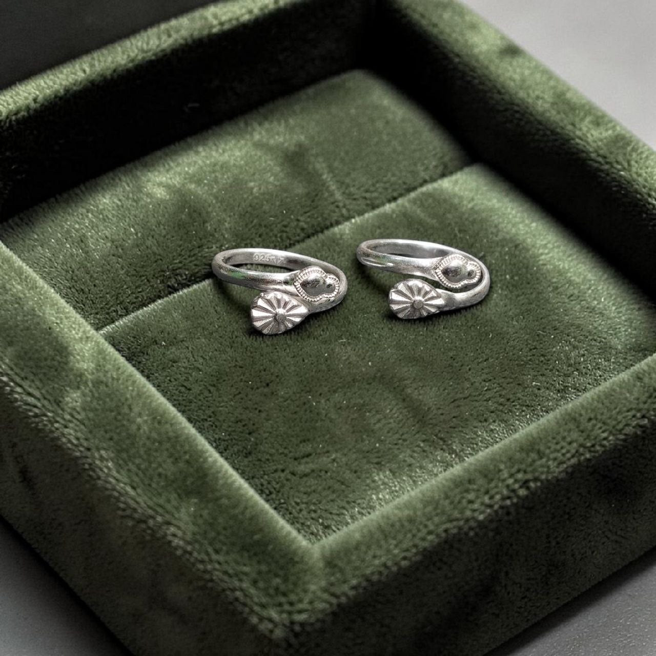 SILVER TOE RING- CERTIFIED BIS HUID HALLMARK 925 SILVER TOE RING (BICHIYA) 1 PAIR FOR REGULAR USE- (SOLD ON MRP).
