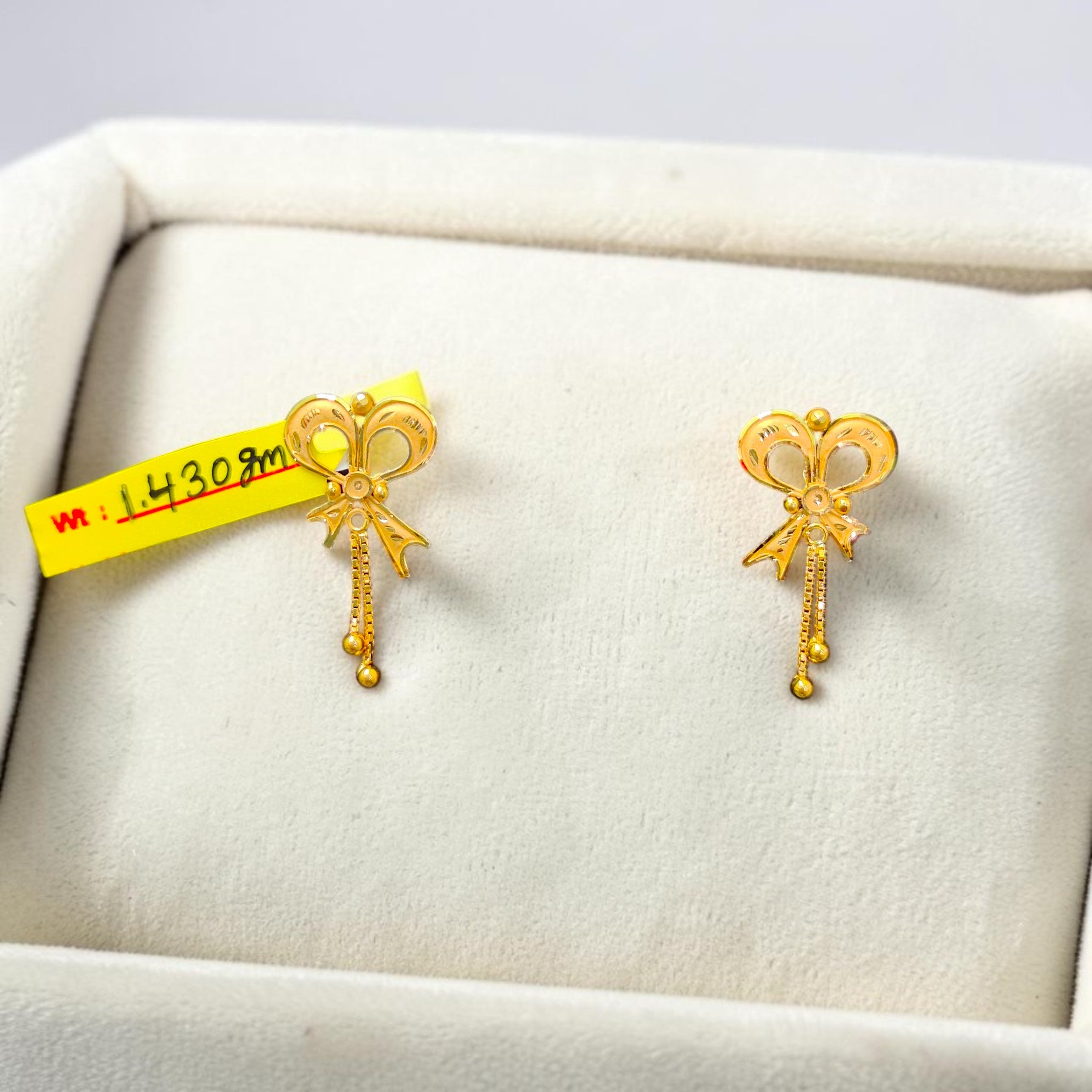 GOLD TOPS- BIS CERTIFIED WGT: 1.430 GM APPROX HUID HALLMARK 916 22KT GOLD TOPS 1 PAIR FOR WOMEN.
