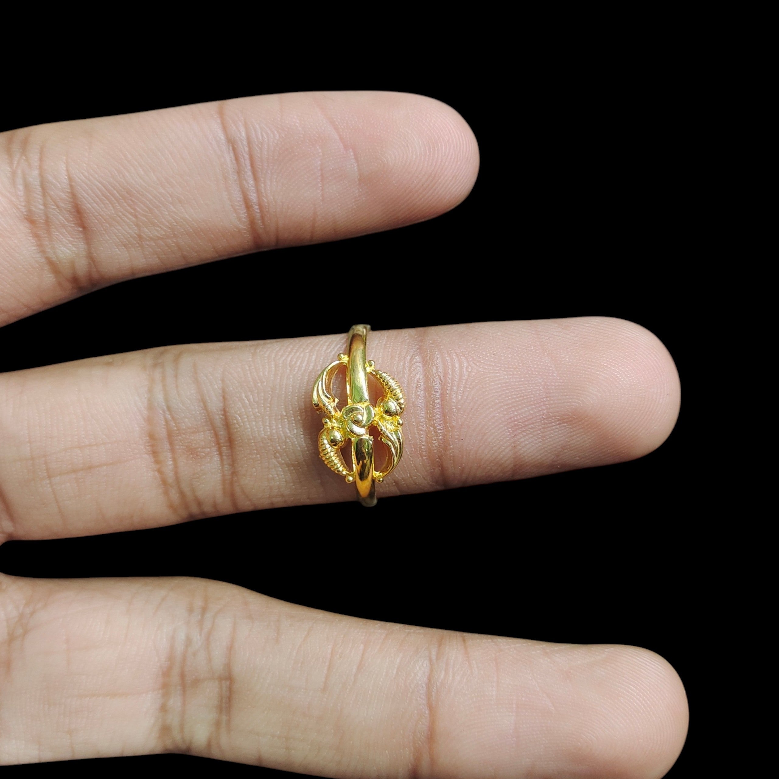 RAJKOT LADIES RING- (SIZE: 16) WGT: 0.460 GM APPROX BIS CERTIFIED HUID HALLMARK 9KT GOLD FINGER RING FOR WOMEN 1 PIECE FOR WOMEN (SUPER LIGHT WEIGHT - NOT FOR REGULAR USE)