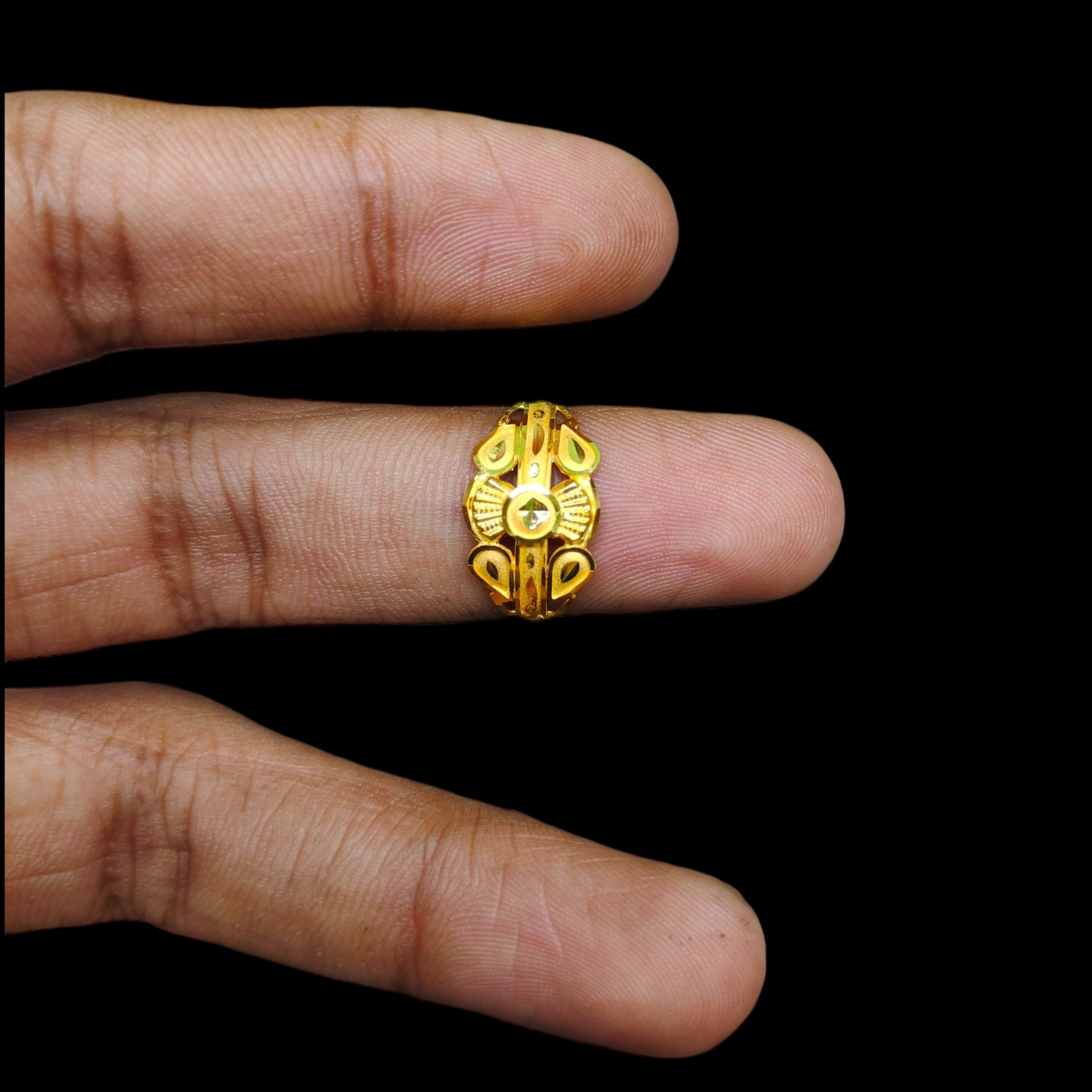 LADIES RING- (SIZE: 14) WGT: 1.130 GM APPROX BIS CERTIFIED HUID HALLMARK 916 22KT GOLD RING FOR WOMEN 1 PIECE.