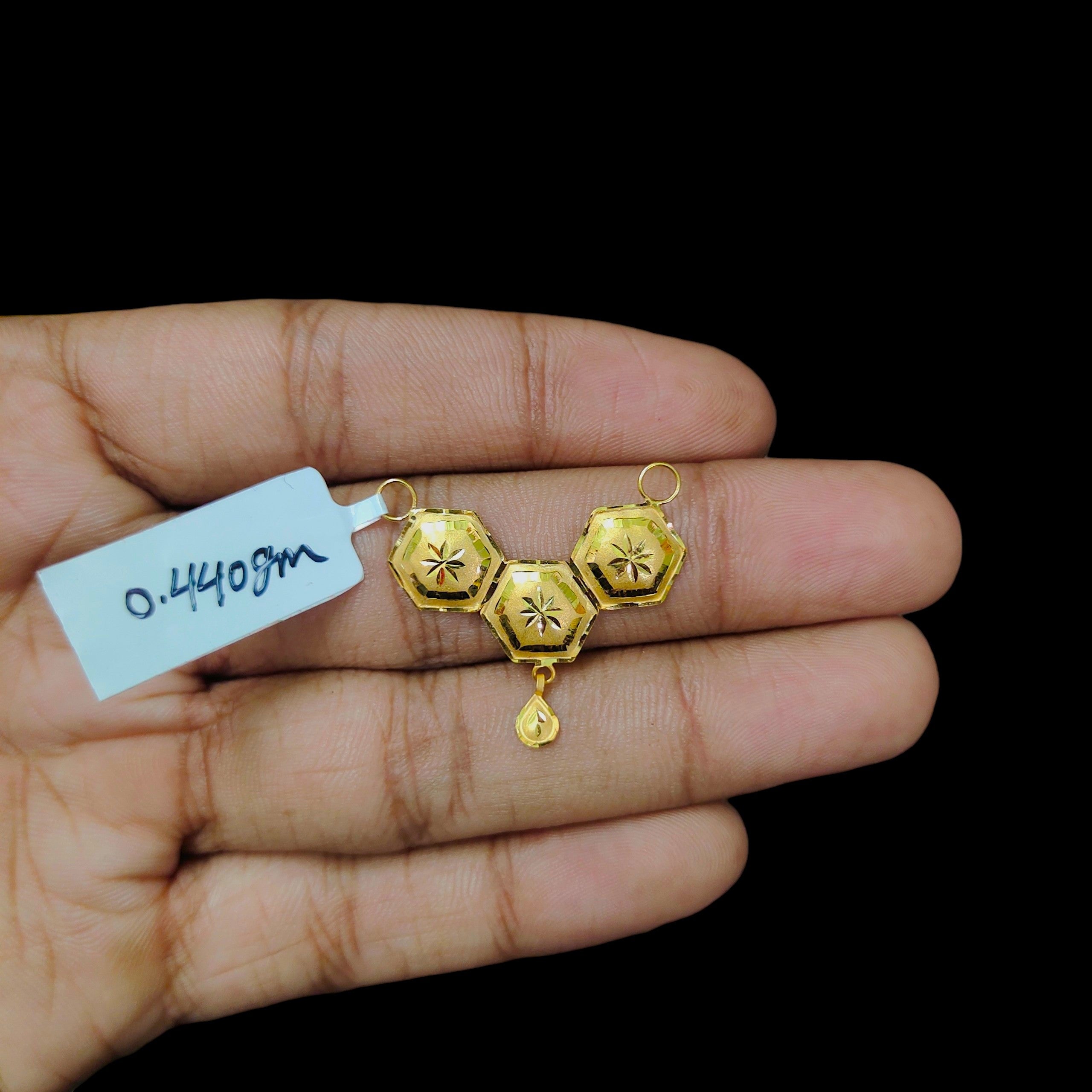 GOLD PENDANT- (WGT: 0.440 GM APPROX) BIS CERTIFIED HUID HALLMARK 375 9KT GOLD PENDANT FOR WOMEN 1 PIECE WITH FREE MANGALSUTRA & TASSEL.