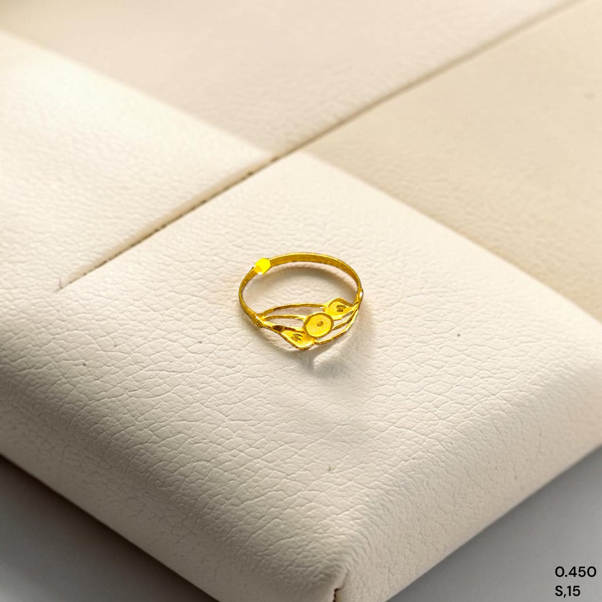 LADIES RING- (SIZE: 15) WGT: 0.450 GM APPROX BIS CERTIFIED HUID HALLMARK 9KT GOLD FINGER RING FOR WOMEN 1 PIECE. (R8H2PL)