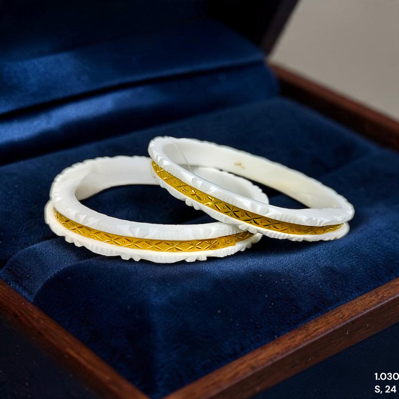 GSB9K- (MNS5BS)-(NHD1SK) (SIZE:24) (WGT: 1.030 GM APPROX) BIS CERTIFIED HUID HALLMARK 375 9KT GOLD SAKHA BADHANO 1 PAIR FOR WOMEN (CHILA PATH DESIGN) NOT FOR REGULAR USE.