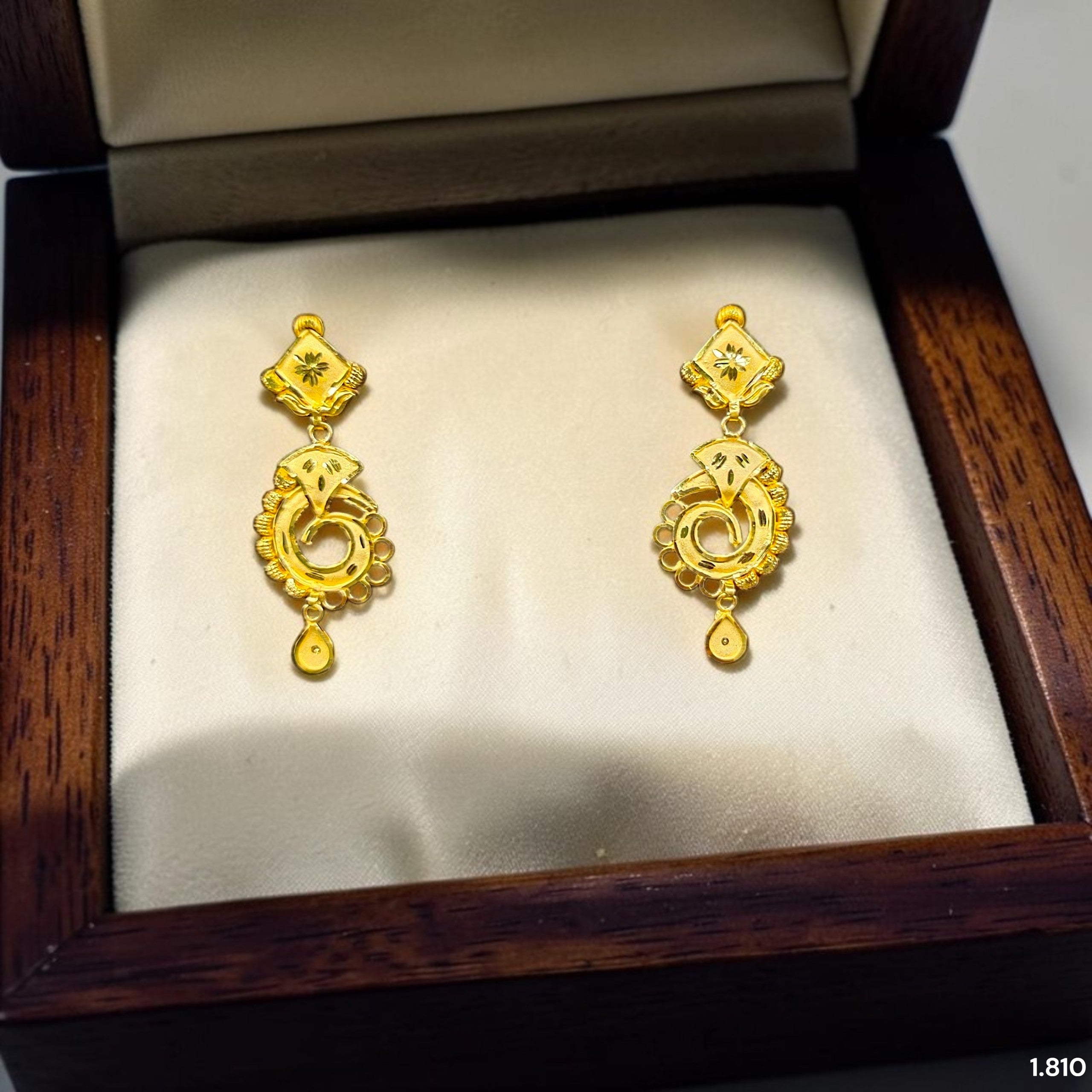 GOLD EARRINGS- (WGT: 1.810 GM APPROX) BIS CERTIFIED HUID HALLMARK 9KT GOLD EARRINGS 1 PAIR FOR WOMEN (BEST FOR GIFT IN MARRIAGE). (21UM2I)-(HJ6KHY)